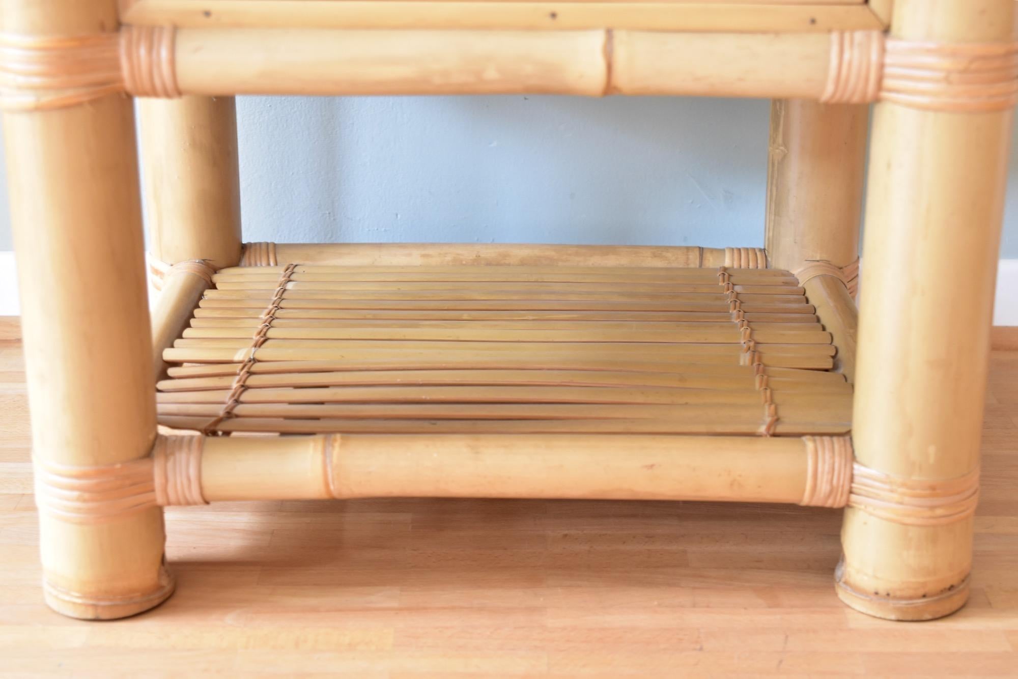 Belge Table de chevet avec tiroir en vente