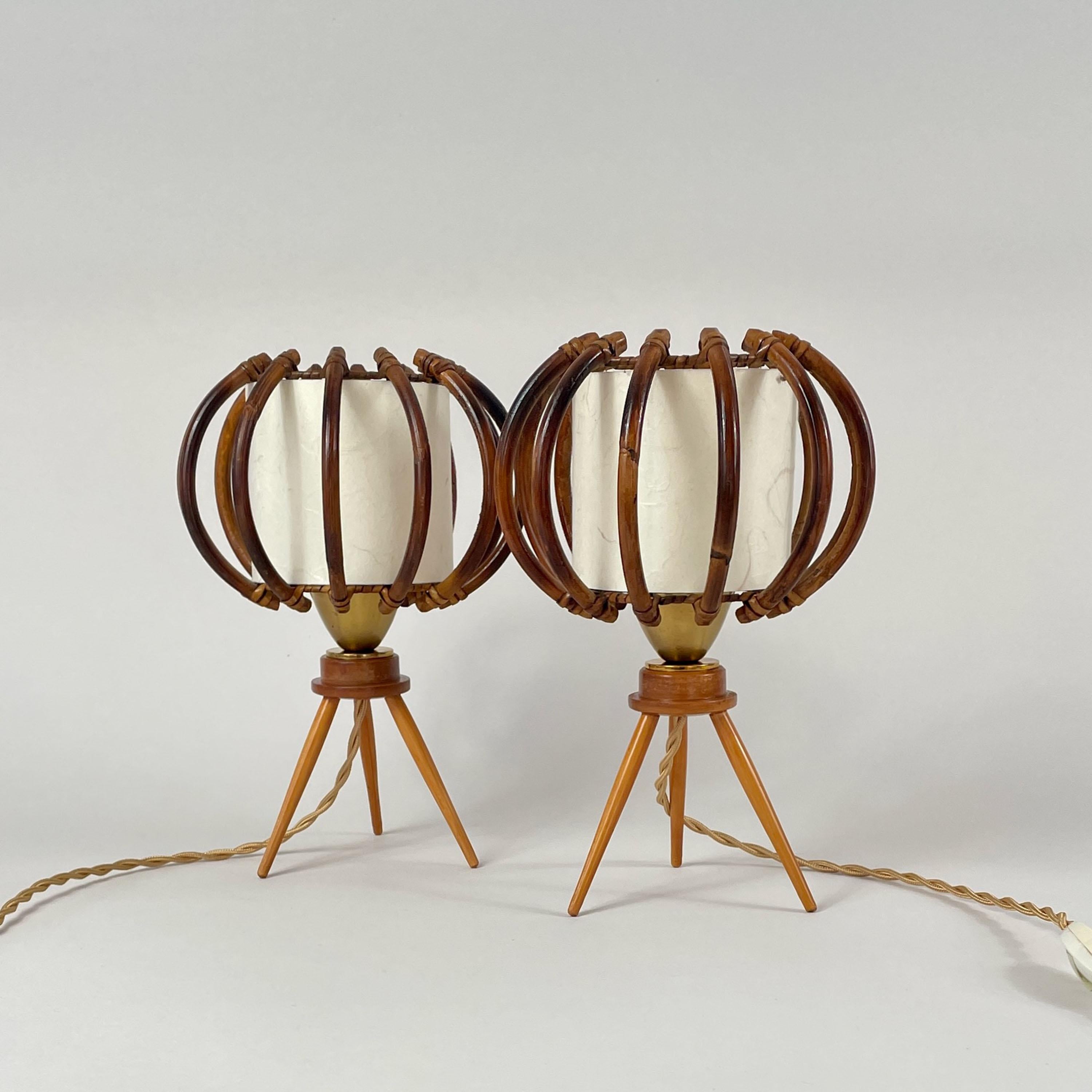 Lampade da tavolo a treppiede in bambù, betulla e pergamena, Francia, anni '50 in vendita 4