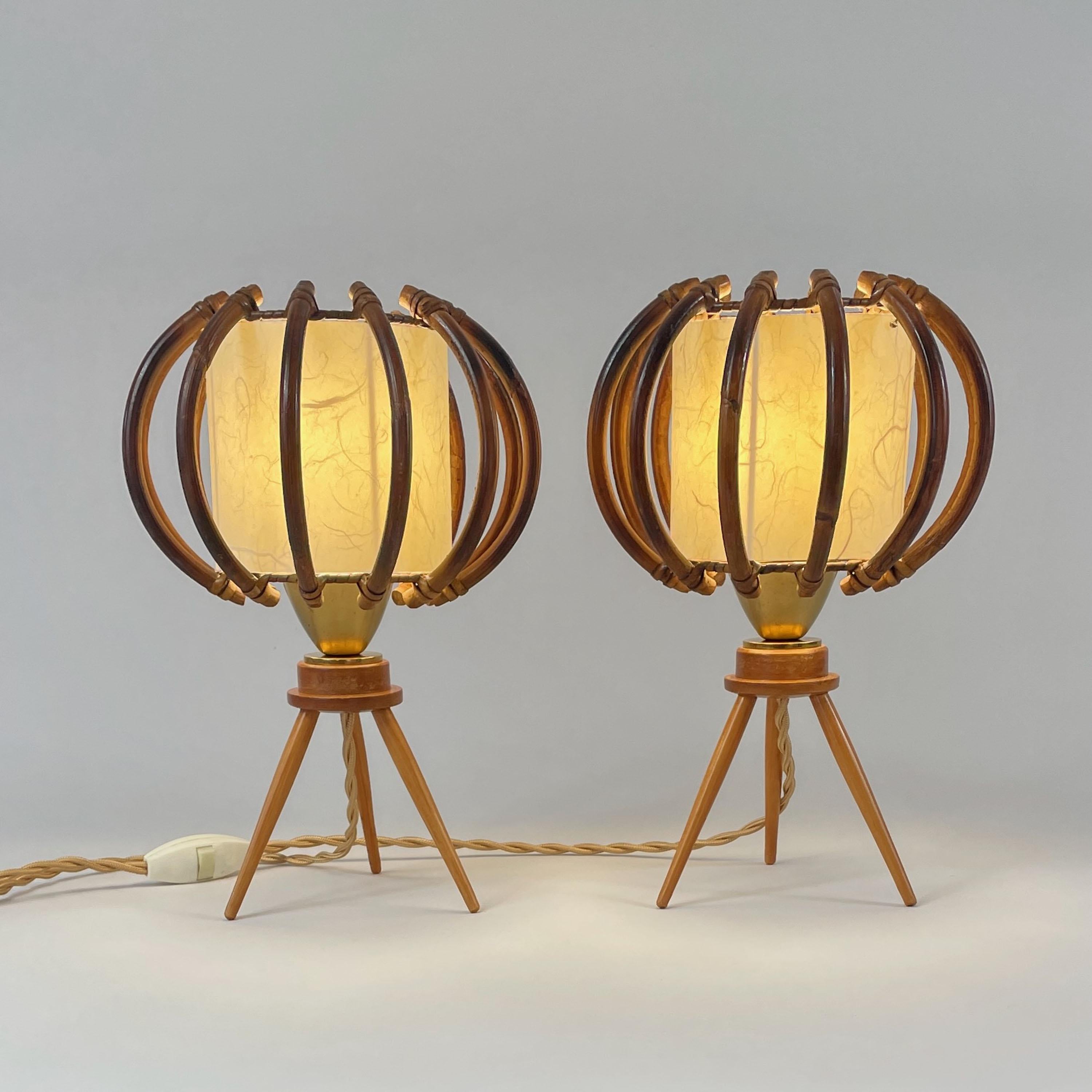 Lampade da tavolo a treppiede in bambù, betulla e pergamena, Francia, anni '50 in vendita 5