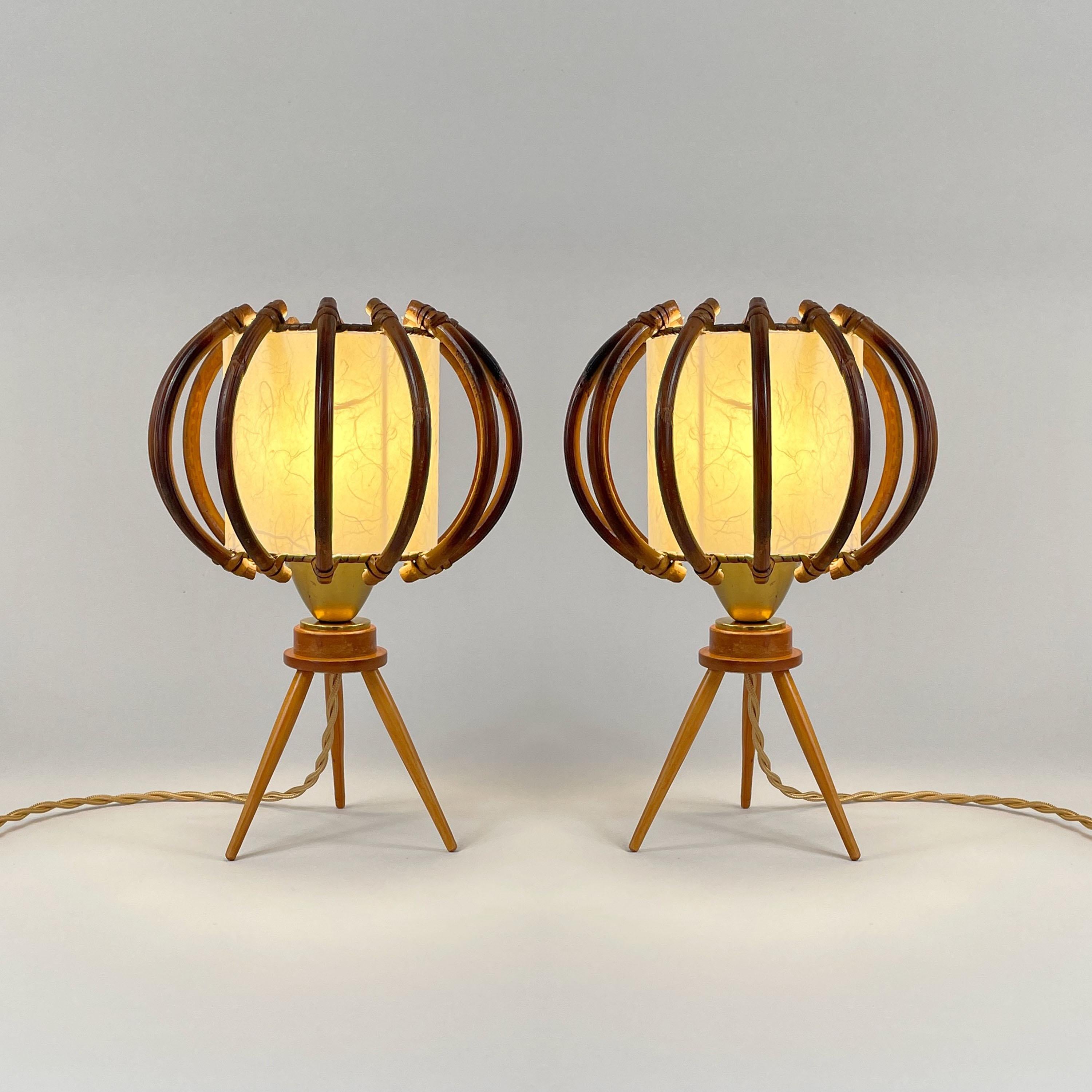 Lampade da tavolo a treppiede in bambù, betulla e pergamena, Francia, anni '50 in vendita 10