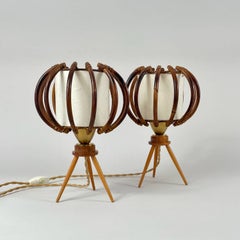 Lampes de table tripodes en bambou, bouleau et parchemin, France, années 1950