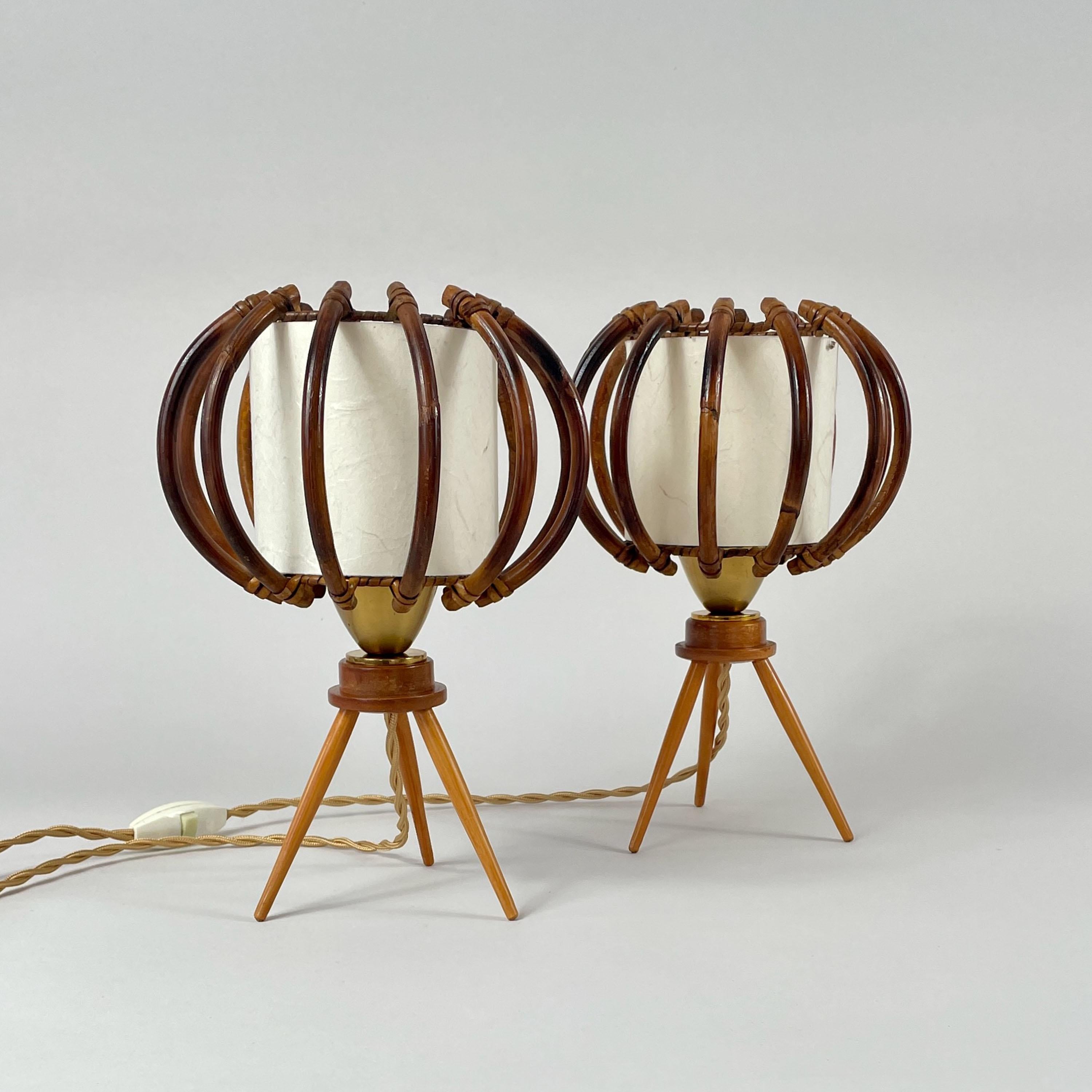 Mid-Century moderno Lampade da tavolo a treppiede in bambù, betulla e pergamena, Francia, anni '50 in vendita