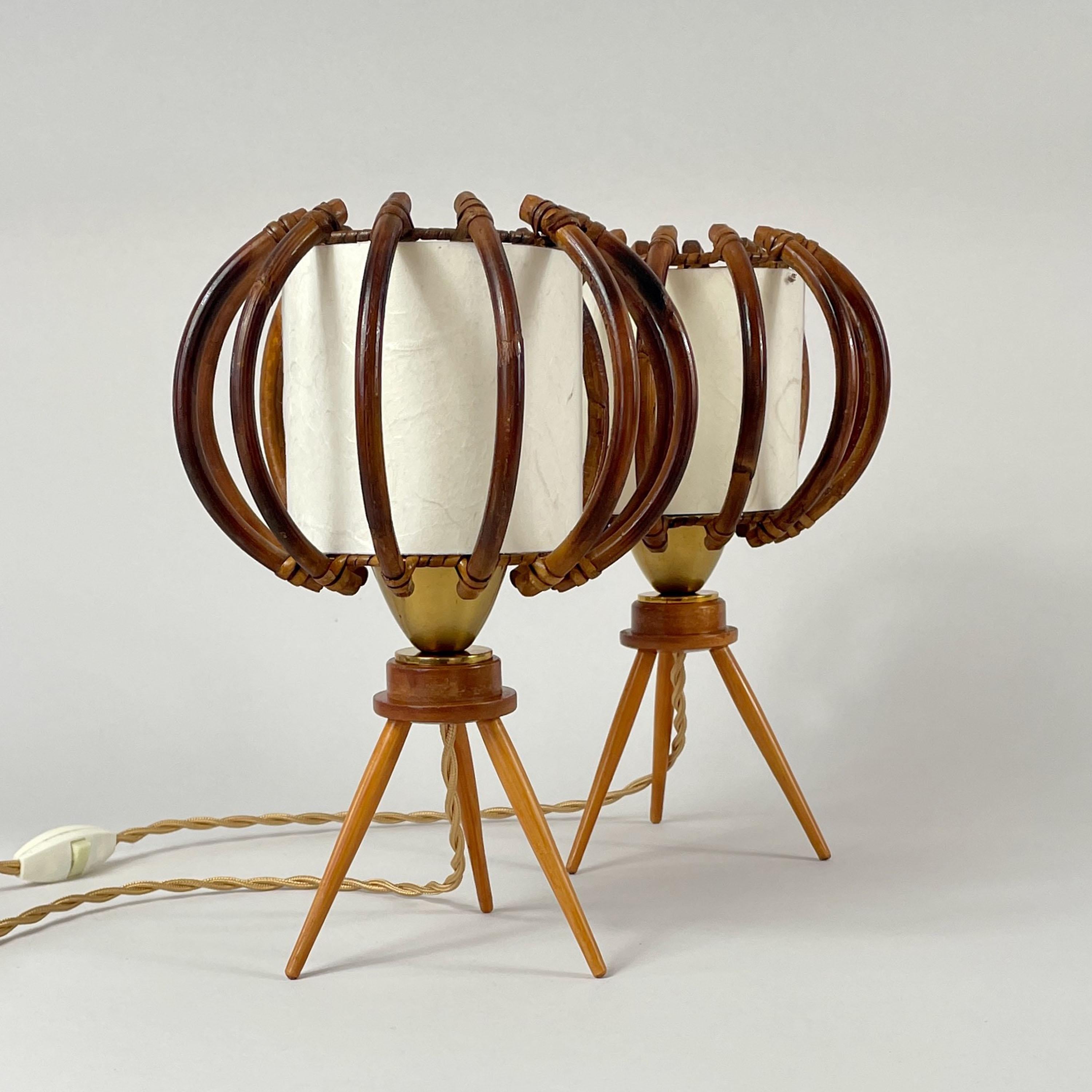 Francese Lampade da tavolo a treppiede in bambù, betulla e pergamena, Francia, anni '50 in vendita