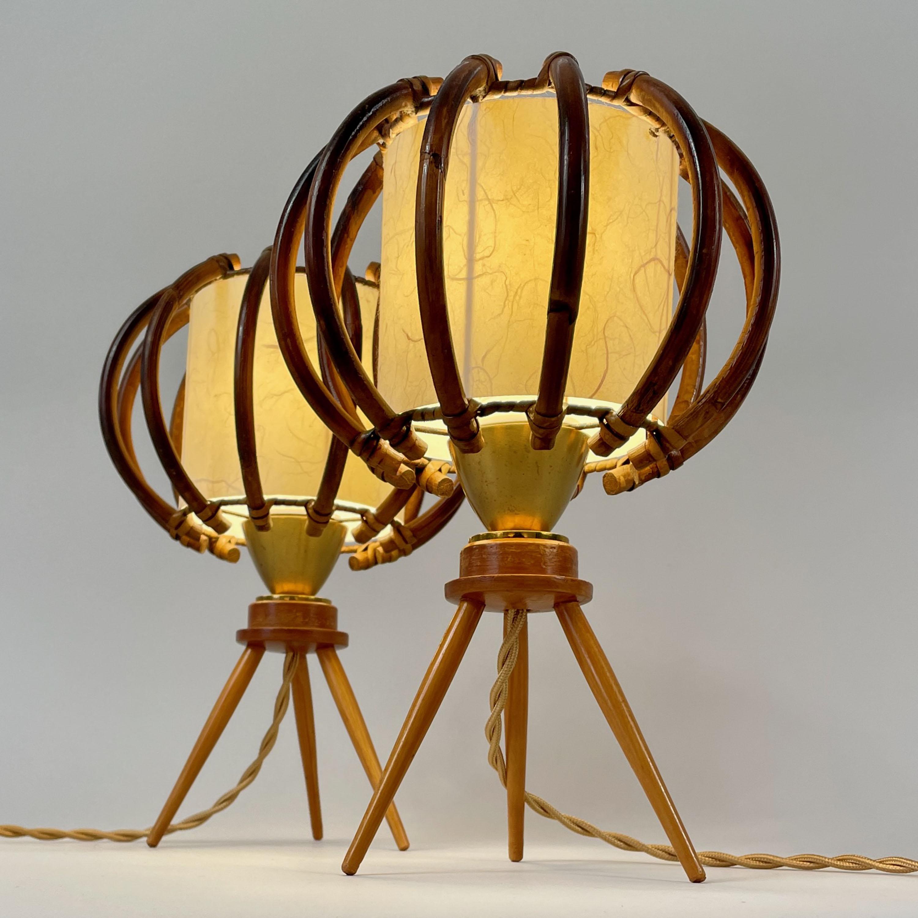 Lampade da tavolo a treppiede in bambù, betulla e pergamena, Francia, anni '50 in vendita 1
