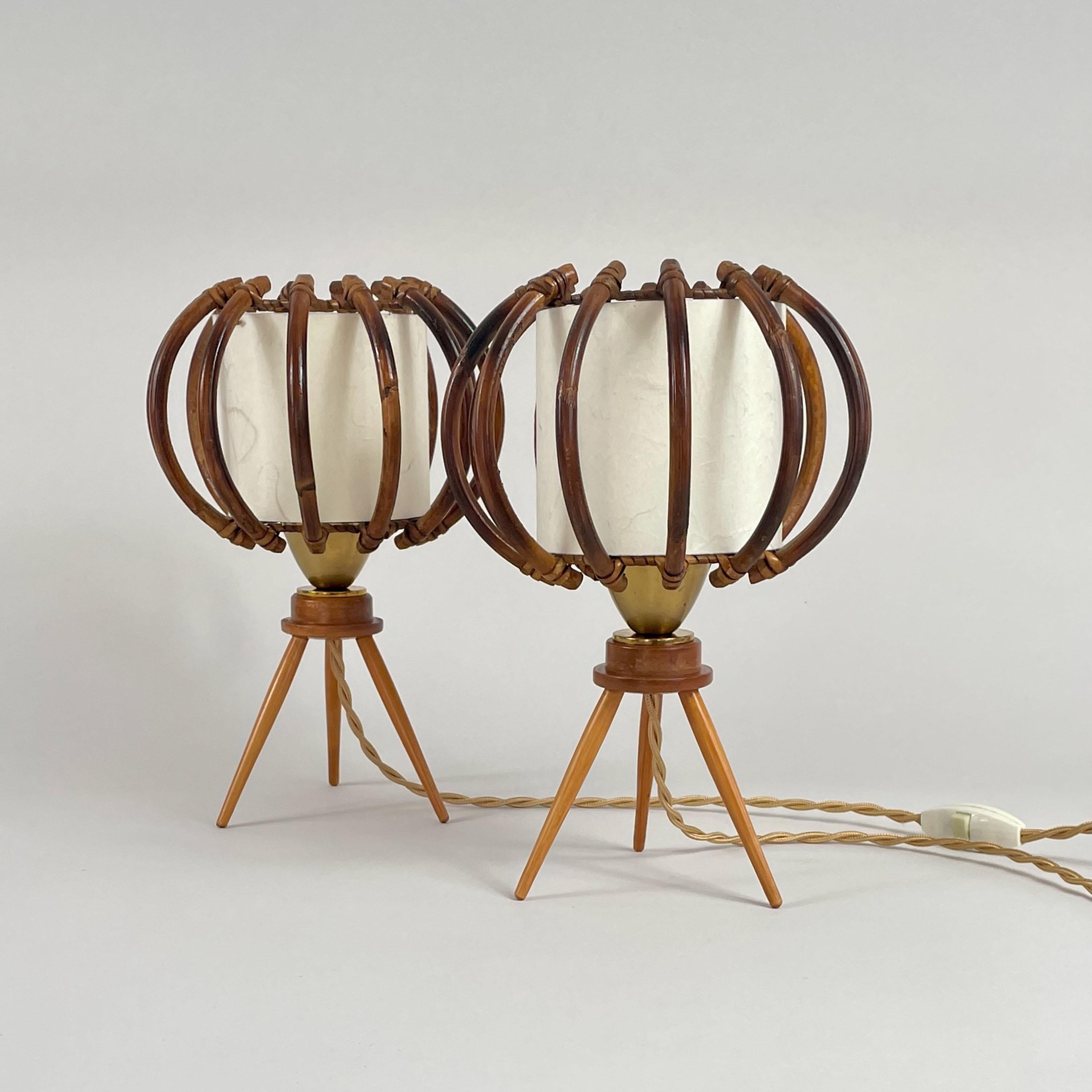 Lampade da tavolo a treppiede in bambù, betulla e pergamena, Francia, anni '50 in vendita 2
