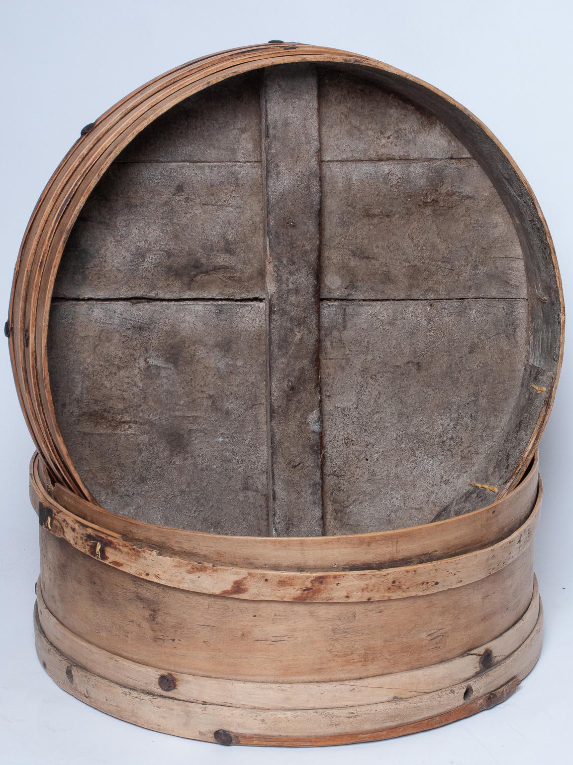 Autre Boîte ancienne en bambou comme petite table en 