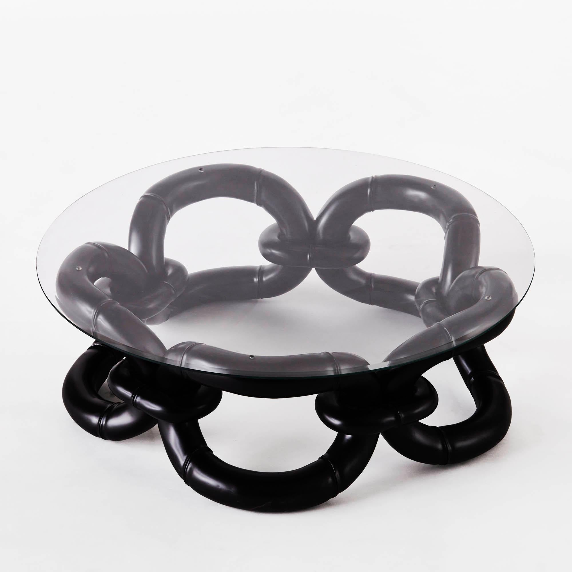Mesa baja de bambú negro con tapa de cristal Moderno de mediados de siglo en venta