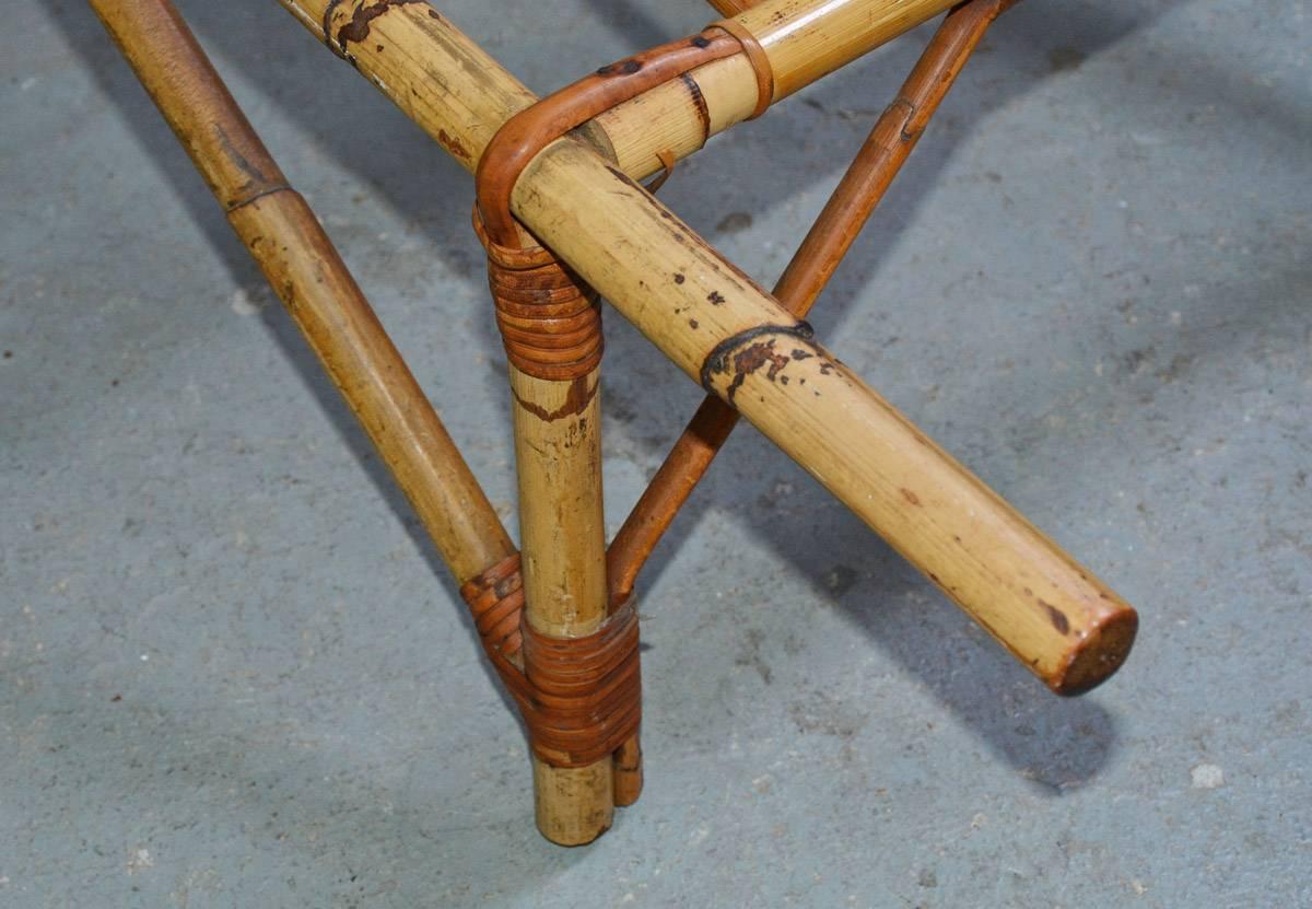 Midcentury Rattan Bamboo Chaise Longue Stuhl auf Rädern (Mitte des 20. Jahrhunderts) im Angebot