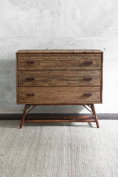 Commode en bambou avec pieds et reliures en cuir - Molto Editions