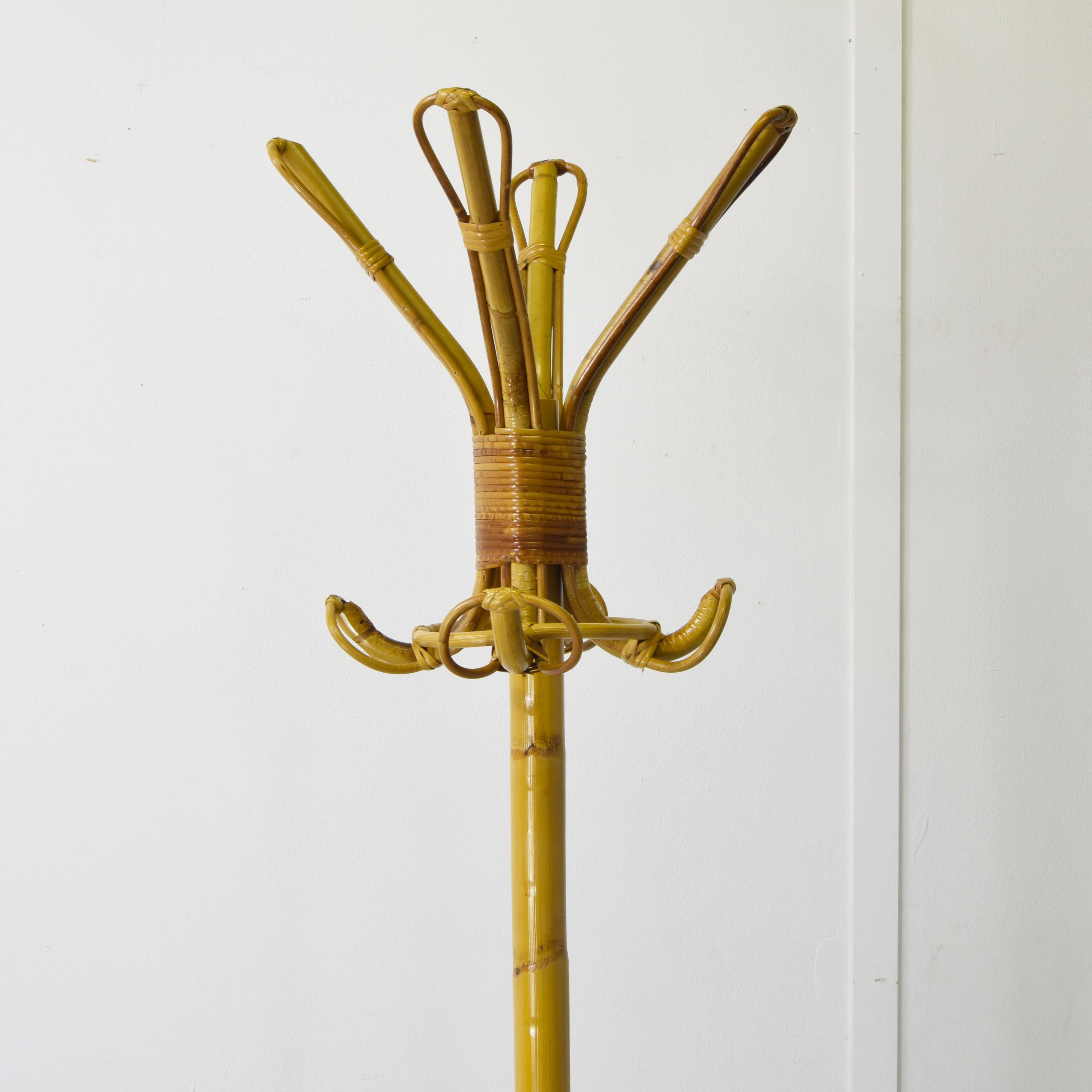 Perchero de bambú, fabricación italiana de los años 60. en Bueno estado para la venta en bari, IT