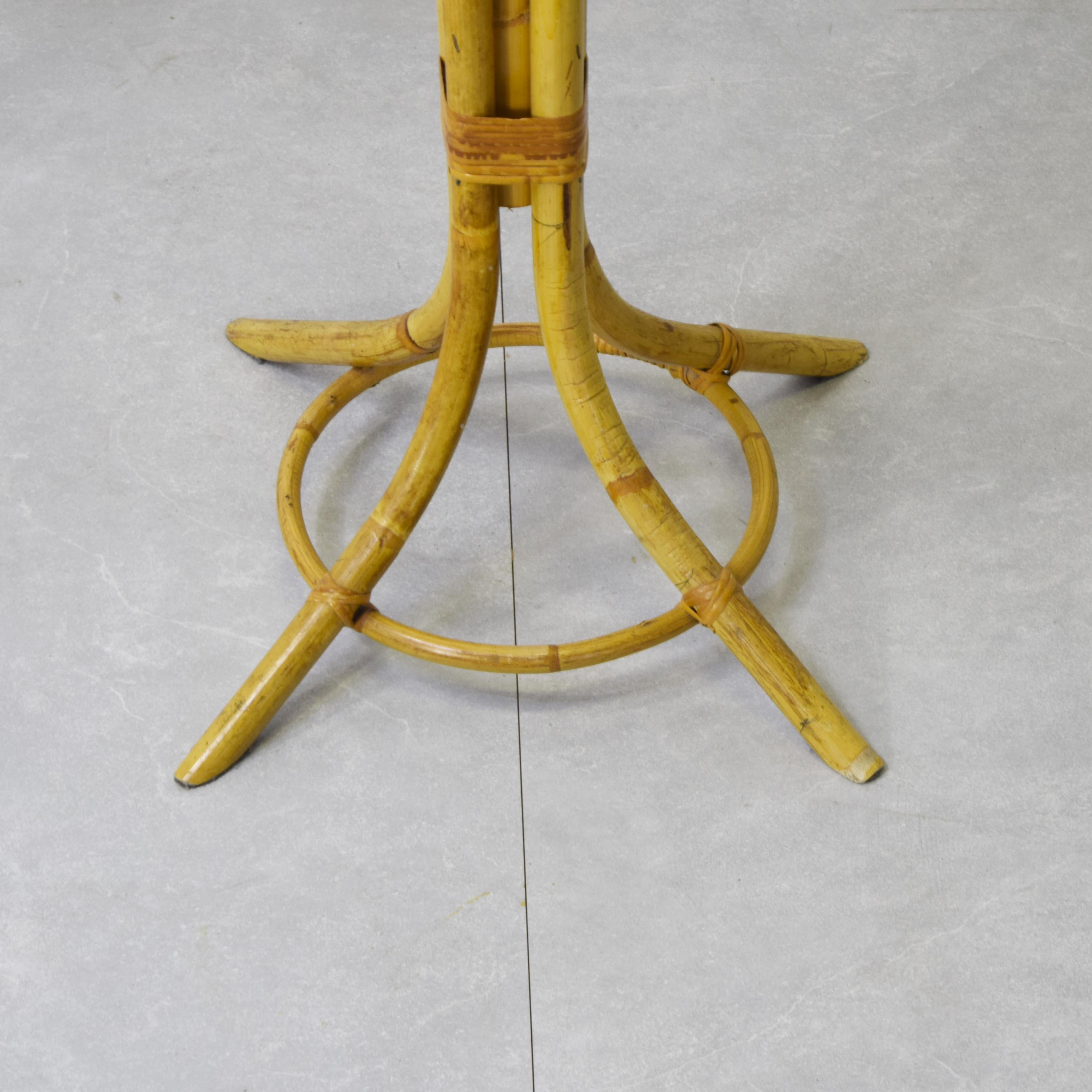 Perchero de bambú, fabricación italiana de los años 60. mediados del siglo XX en venta