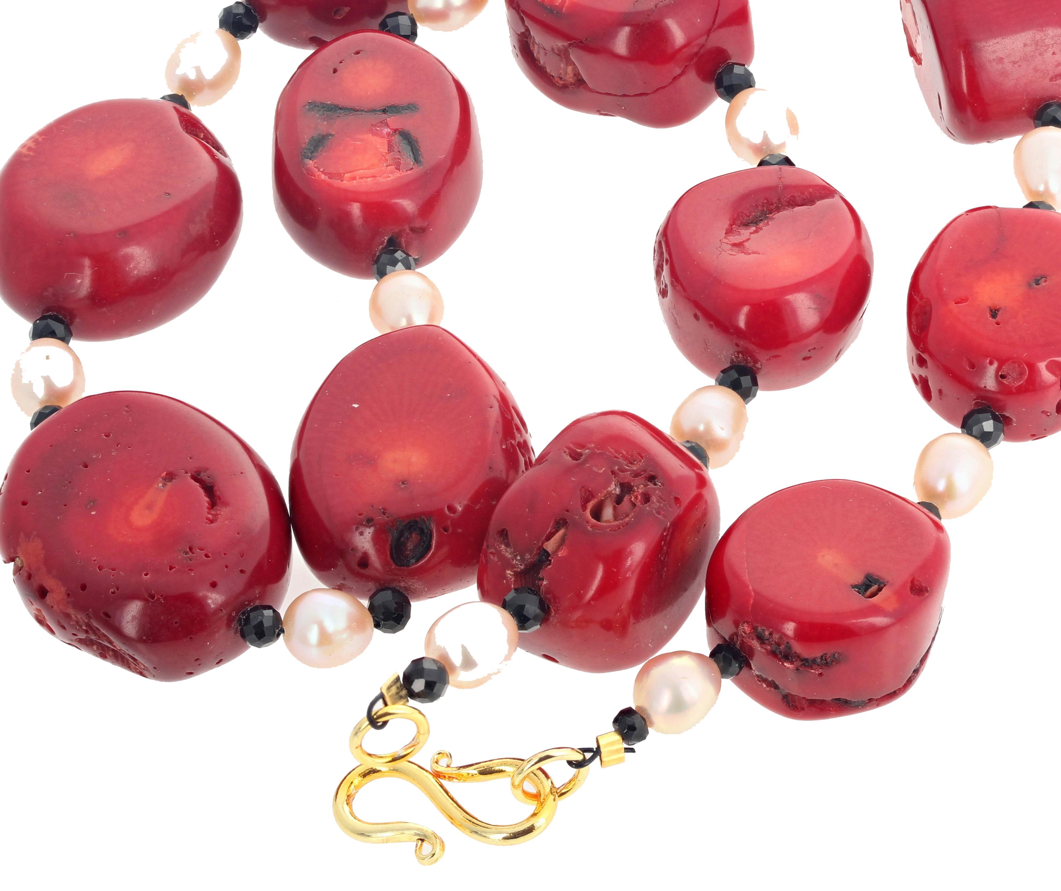 AJD Splendida collana grande di corallo di bambù, spinello nero e perle reali In condizioni Nuovo in vendita a Raleigh, NC