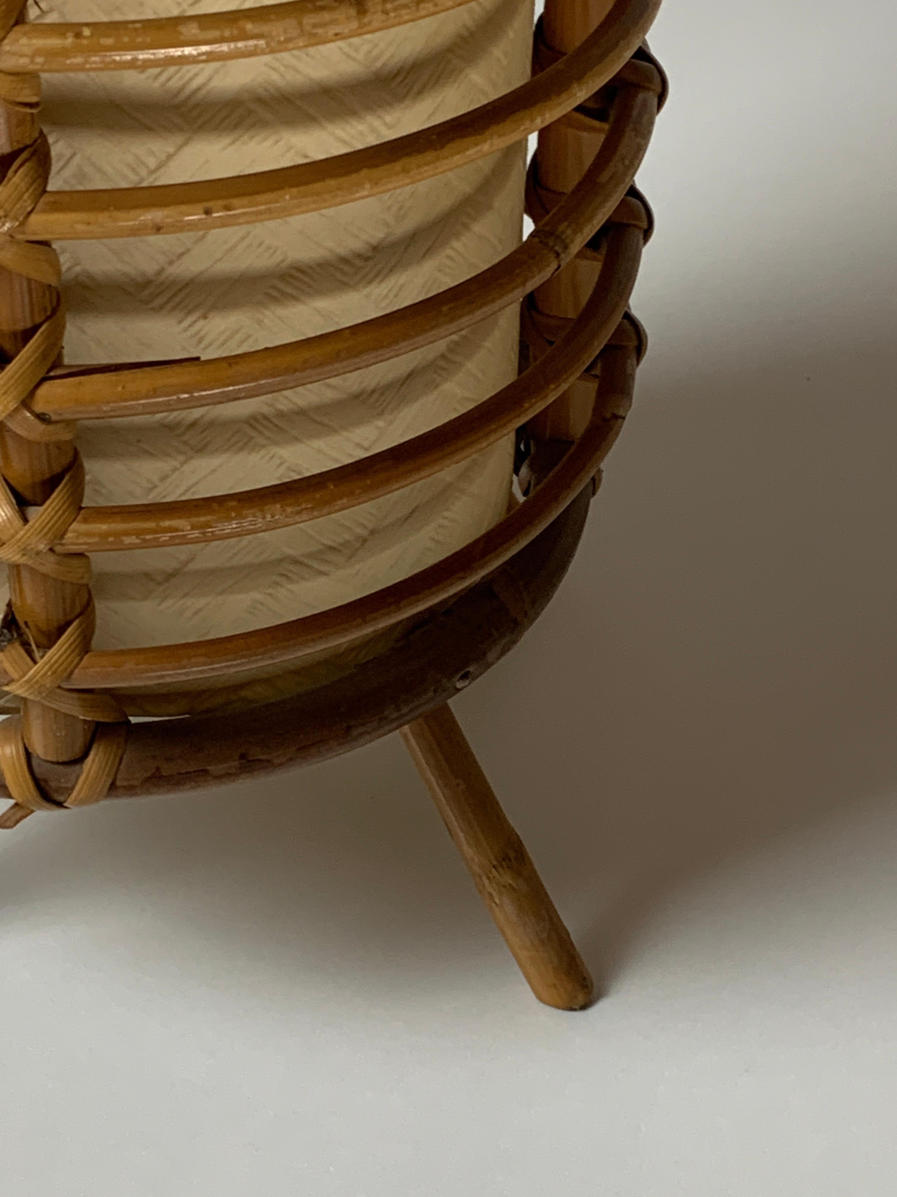 Lámpara de mesa cilíndrica de bambú de Louis Sognot, Francia Años 50 en venta 4