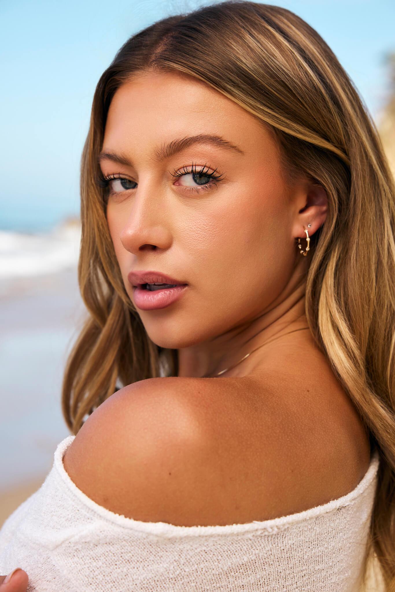 Artigiano Orecchini a cerchio con diamanti di bambù in vendita