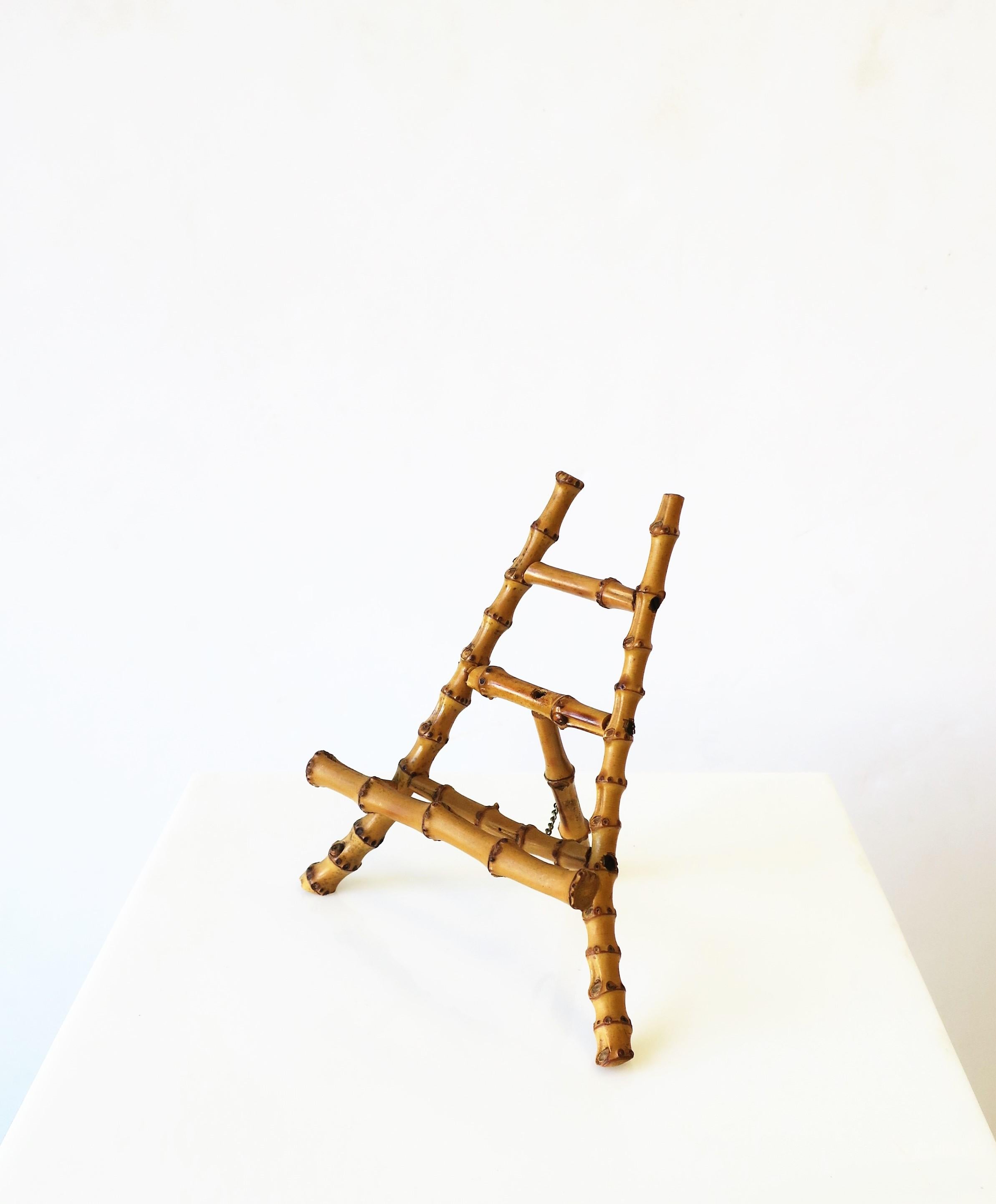 A beautiful vintage bamboo easel. Great to support art work, picture, painting, decorative plate, signage, etc. Demonstrated with picture in images #10 and 11. Piece measures: 4.75