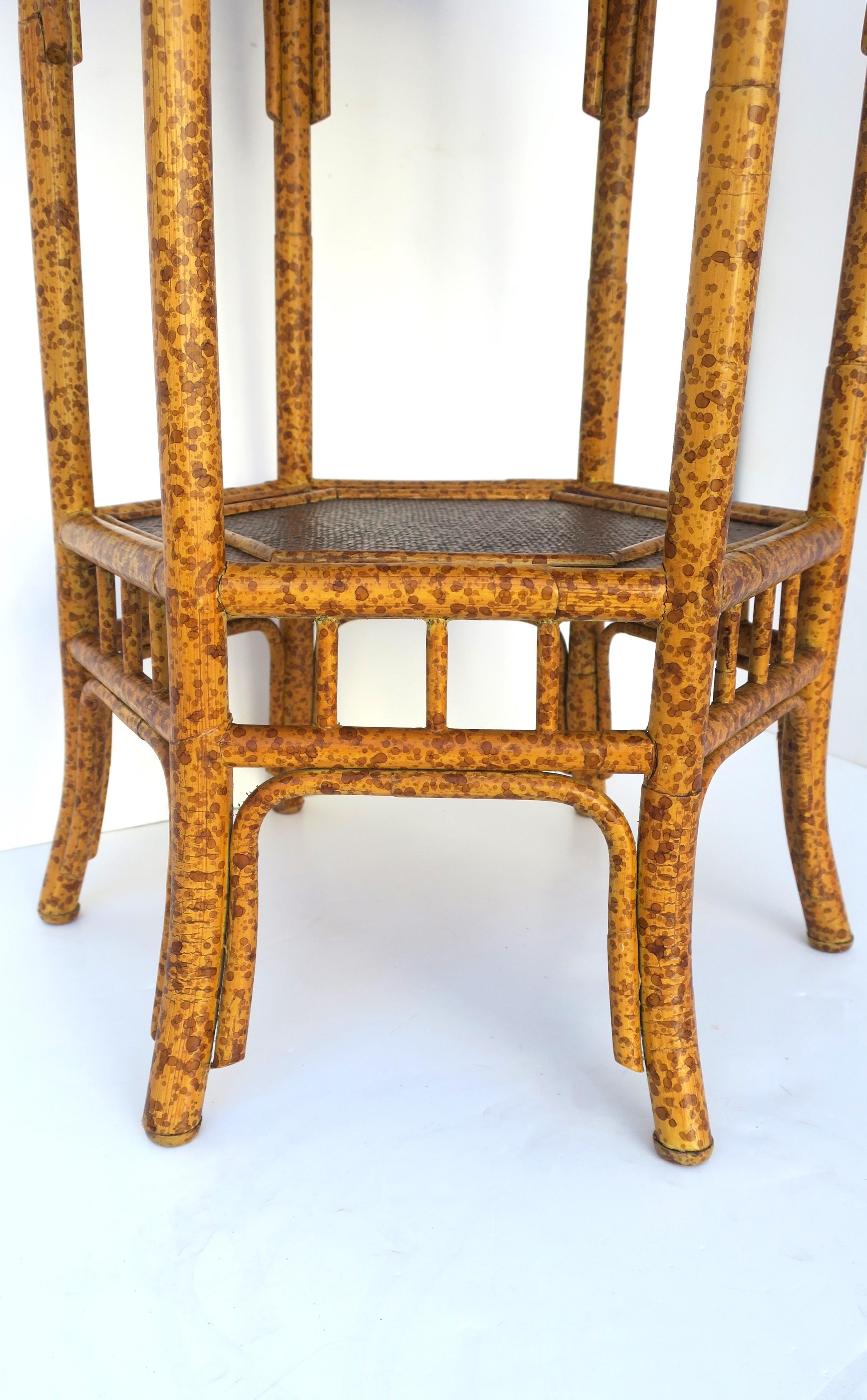 Table d'appoint en osier ancien bambou avec étagère de Maitland-Smith en vente 10