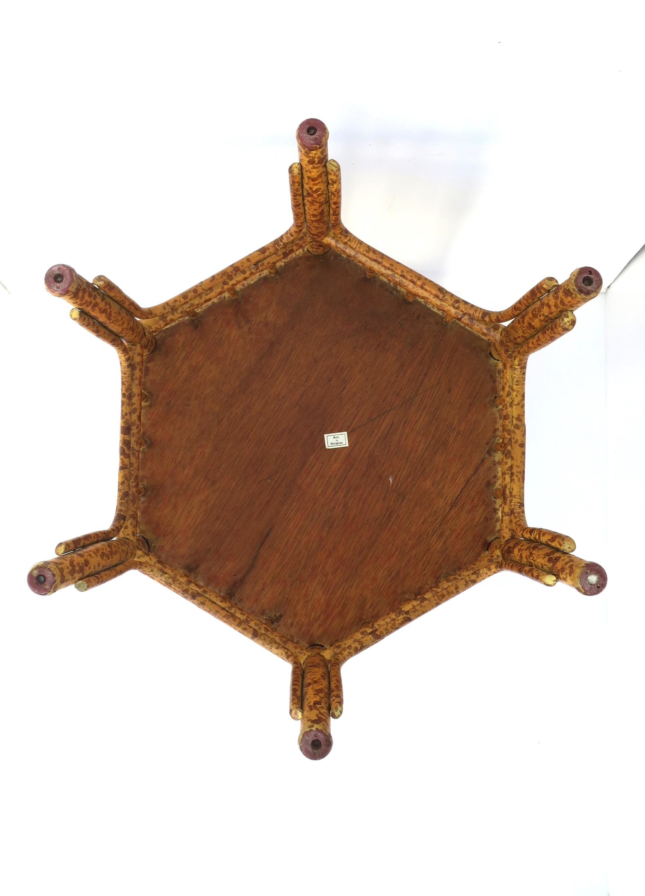 Table d'appoint en osier ancien bambou avec étagère de Maitland-Smith en vente 12