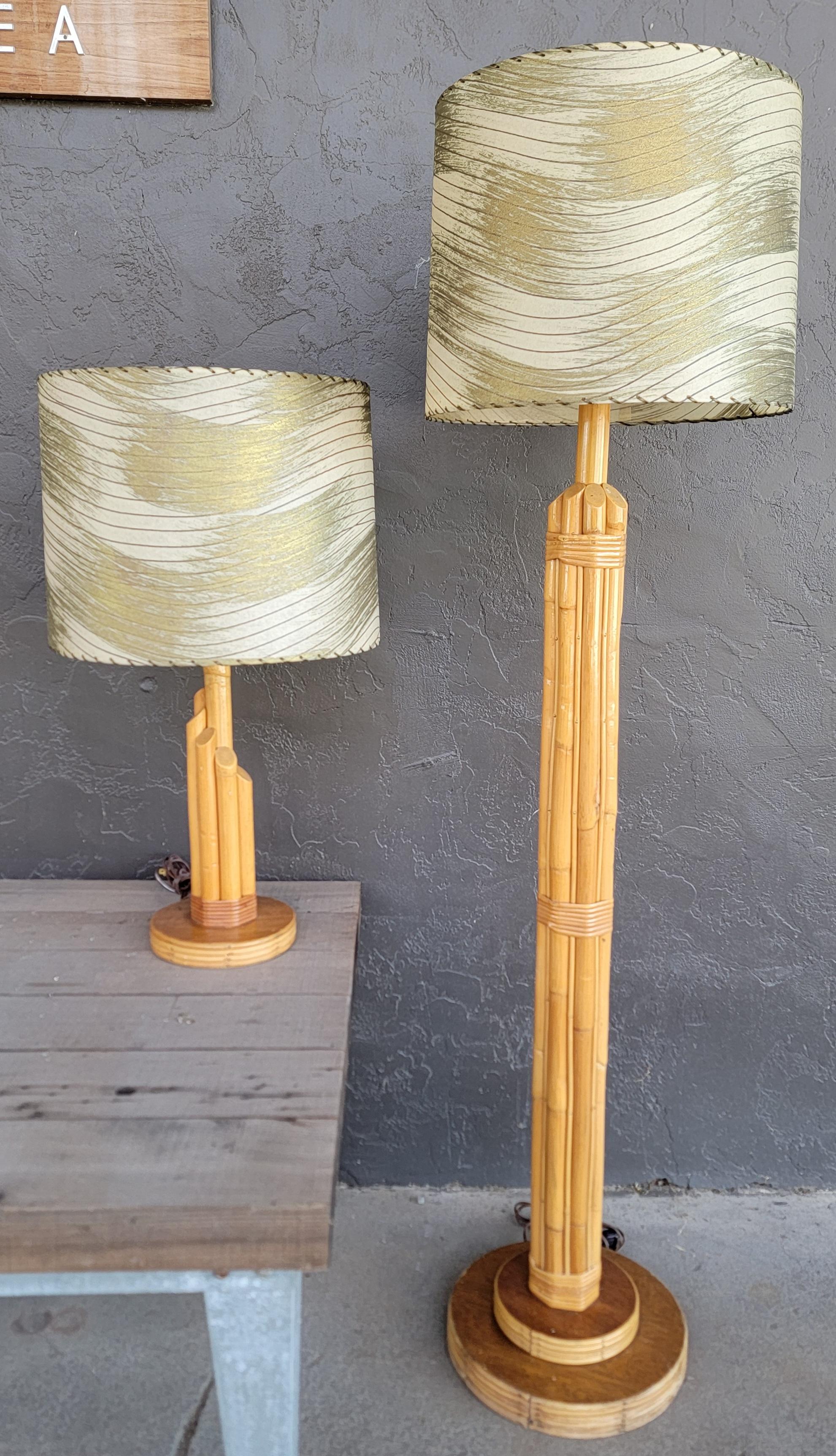 Inconnu Lampadaire et lampe de table en bambou 1950 en vente
