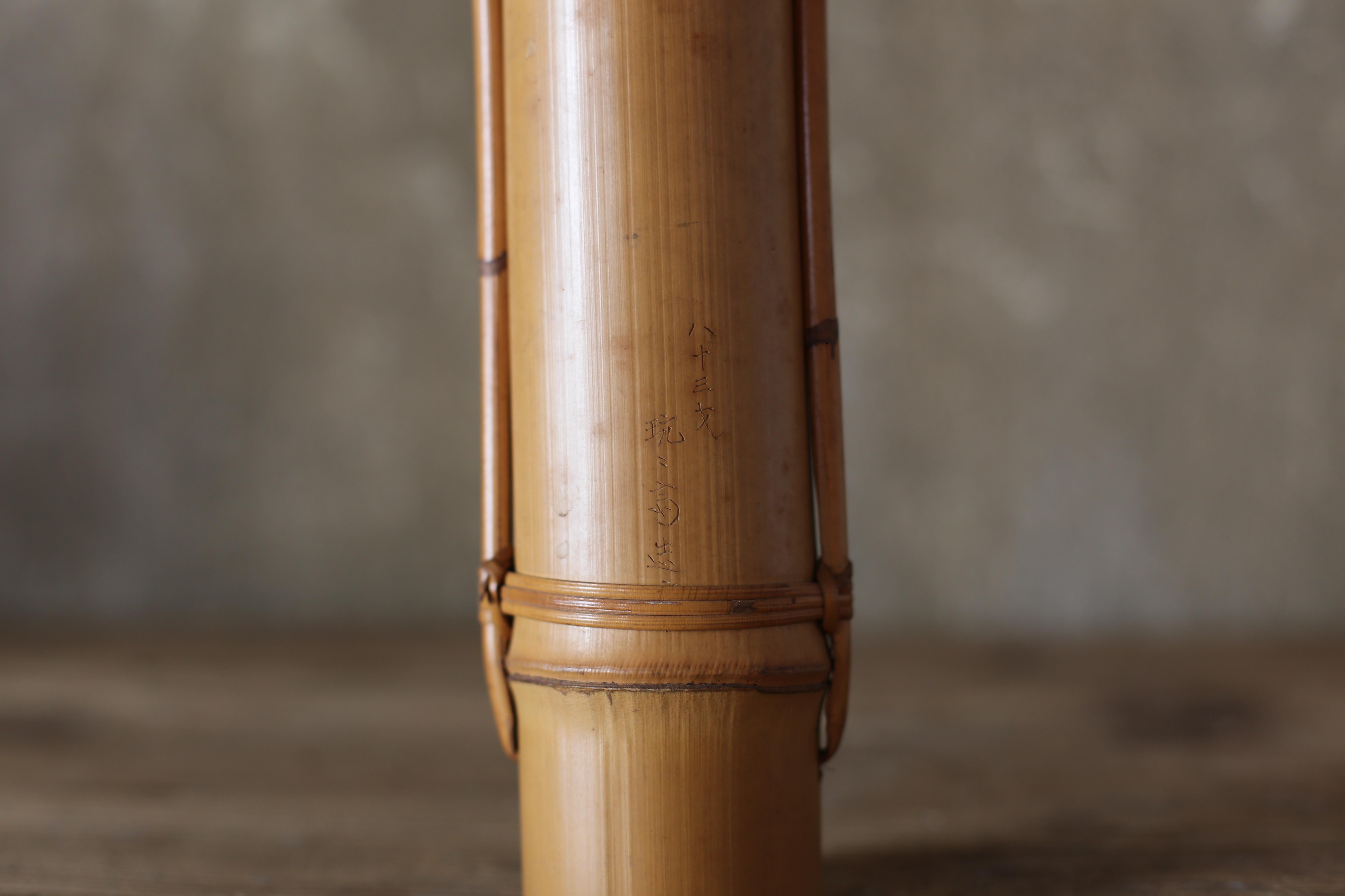 Bamboo Flower Vase with carved picture For Sale 2