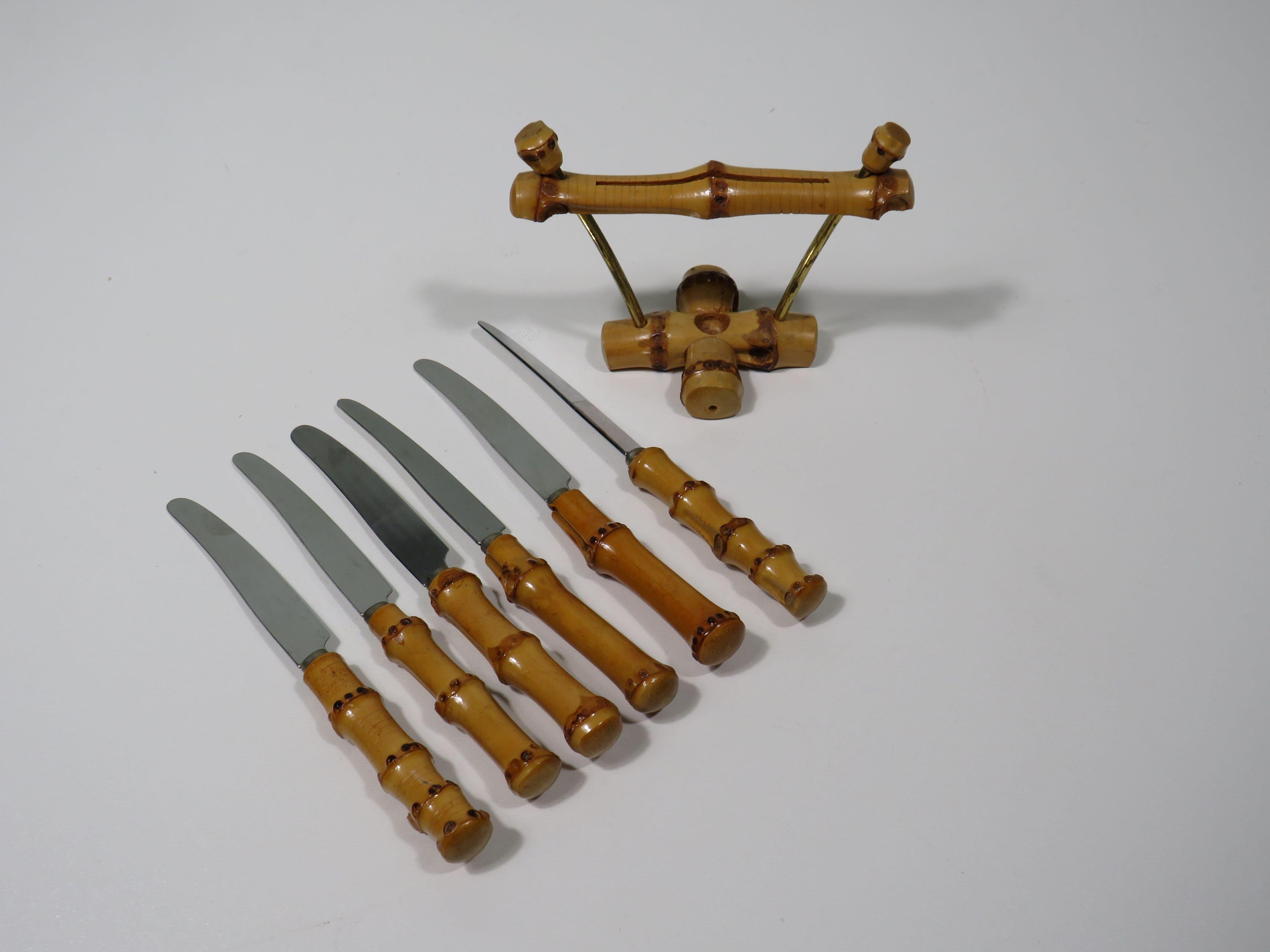 The set contains 6 fruit knives with stainless blade and bamboo handle, which fit in the accompanying holder.
The flatware is in very good condition and of good quality.
Each blade is 16.5 cm long and 1.5 cm wide and deep.
If there is no shipping