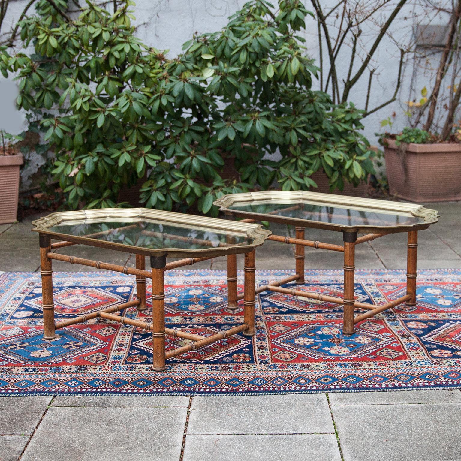 Hollywood Regency Table basse à plateau en verre et bambou, France, années 1970