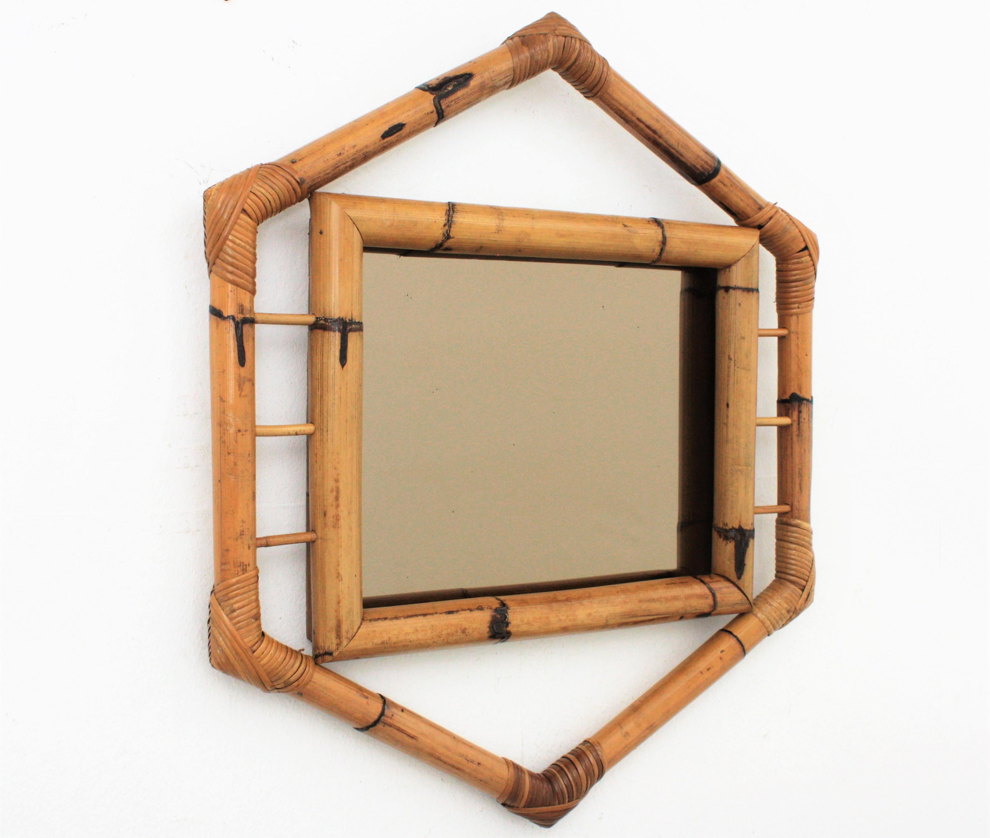 Mid-Century Modern Miroir hexagonal en bambou avec verre fumé, France, années 1950 en vente