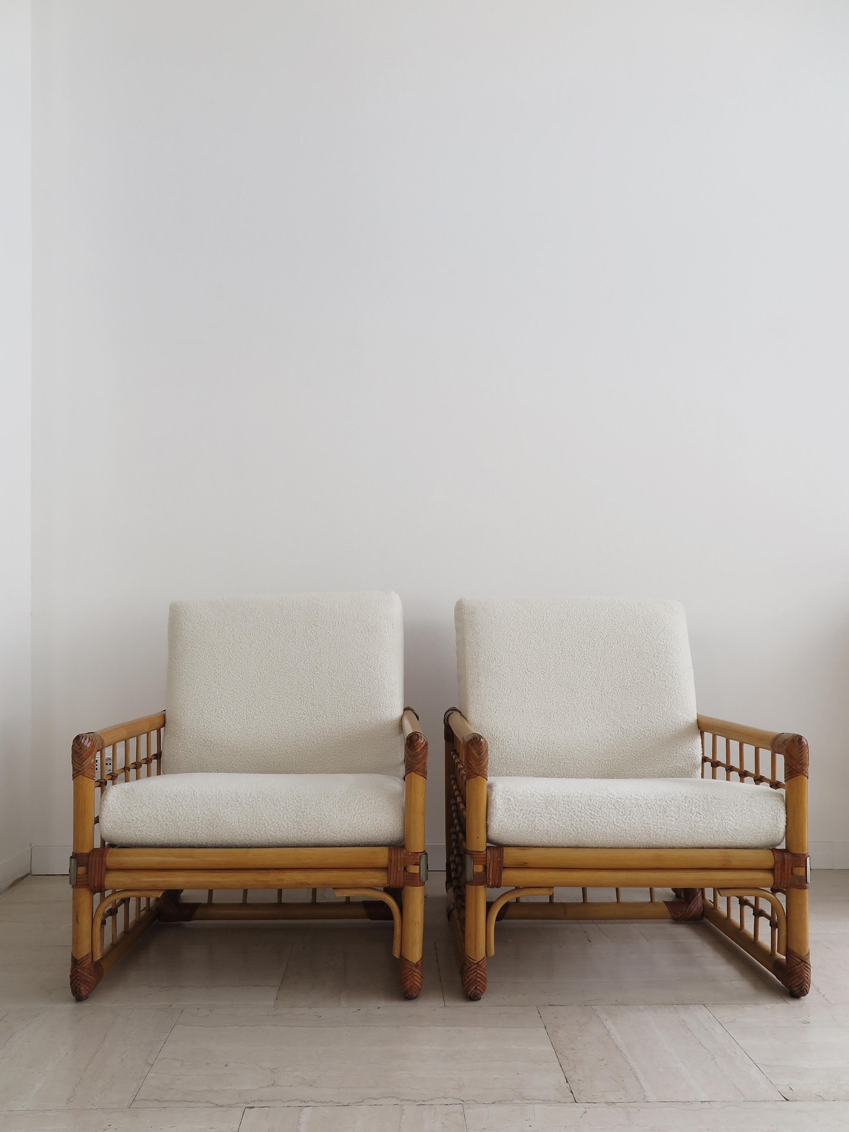 Pair of Italian midcentury modern design armchairs with bamboo frame, India cane, leather and metal details with bouclè fabric cushions, Italy production 1970s.

The cushions are tied to the backrest with a ribbon and rest at the base on a wire