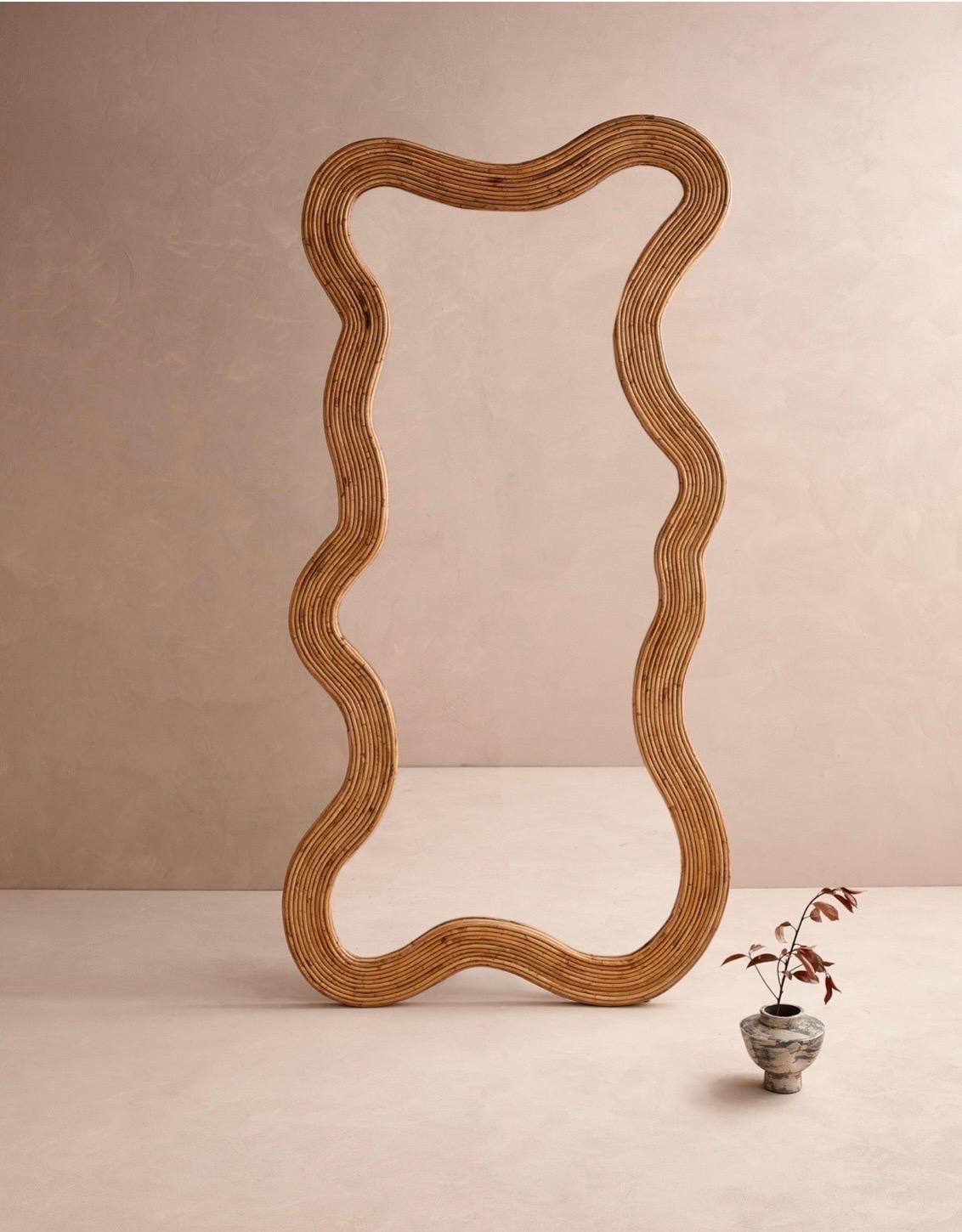 Mid-Century moderno Specchio italiano in bambù ondulato Metà secolo in vendita