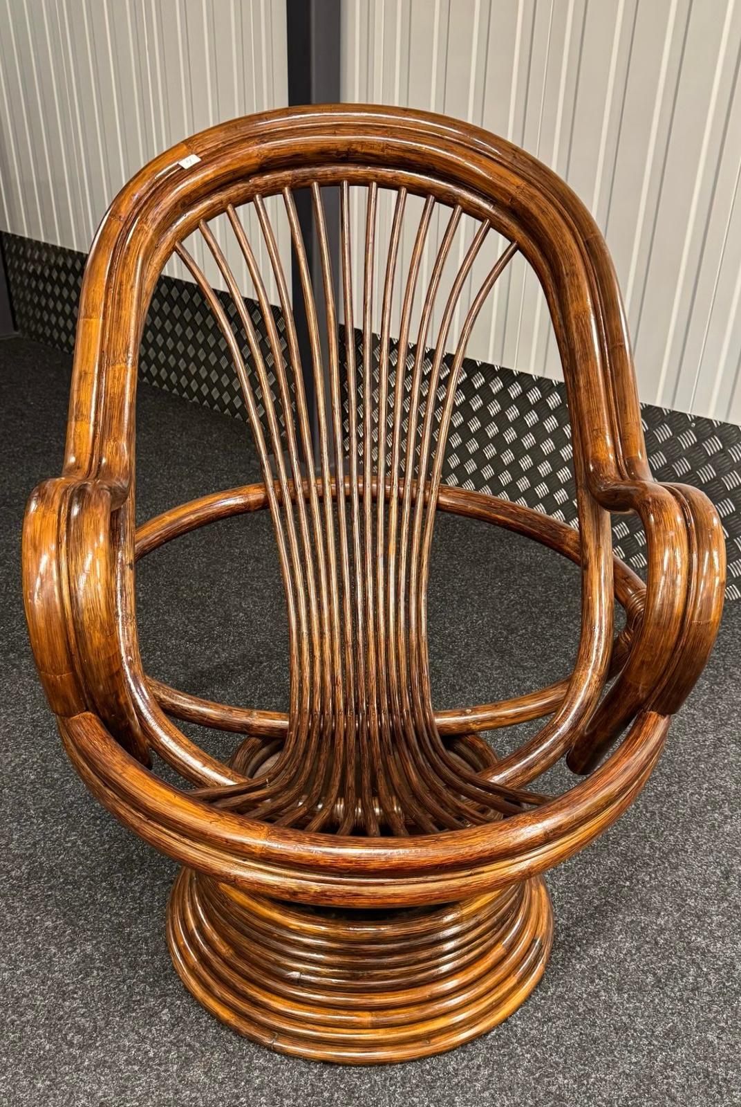 Bamboo Swivel Lounge Chair – Mid-Century Modern Rattan, 1970s In Excellent Condition In São Domingos De Rana, PT