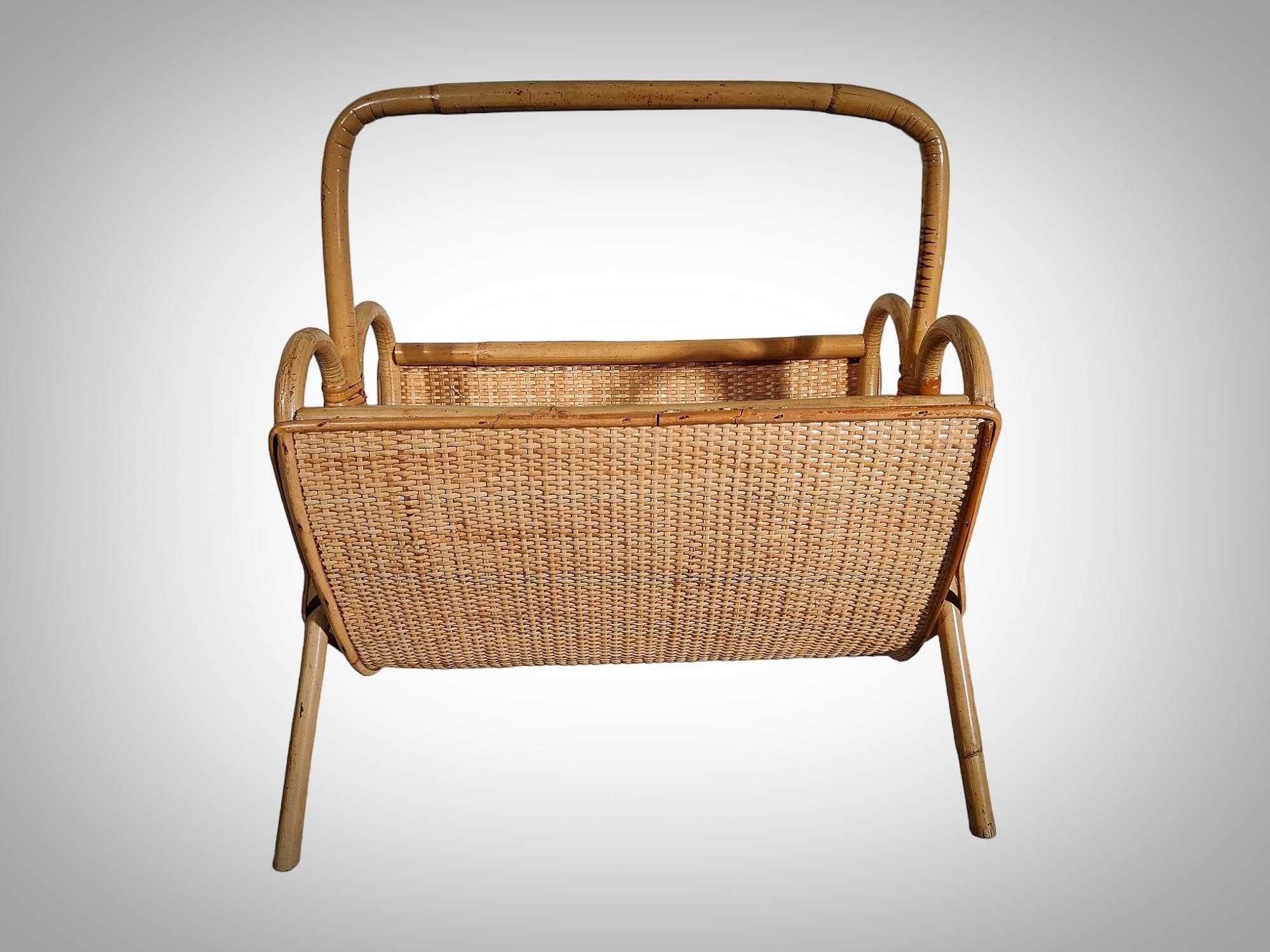 Material: Bamboo
Era: 1950s
Condition: Perfect condition
Dimensions: 50 x 45 x 25 cm (height x width x depth)
Features and Details:
This elegant magazine rack, crafted from bamboo in the 1950s, is a beautiful example of mid-century design and