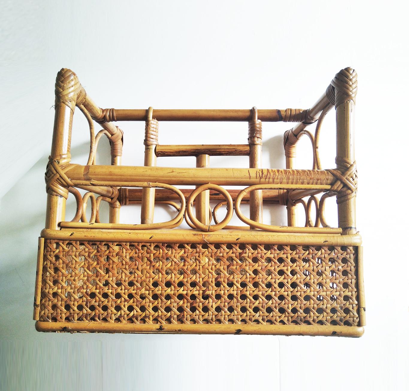 Bamboo Magazine Rack or Multipurpose Rack Midcentury In Good Condition For Sale In Mombuey, Zamora