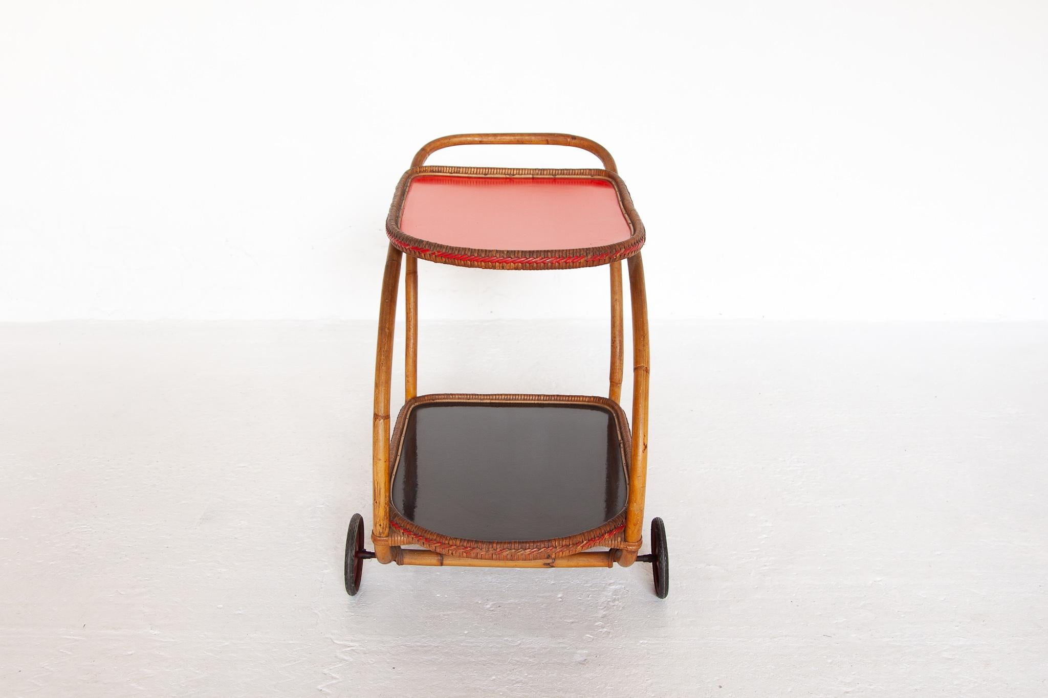 Bamboo Mid-Century Modern Bar Cart with a Red Touch, Italy, 1950s In Good Condition In Antwerp, BE