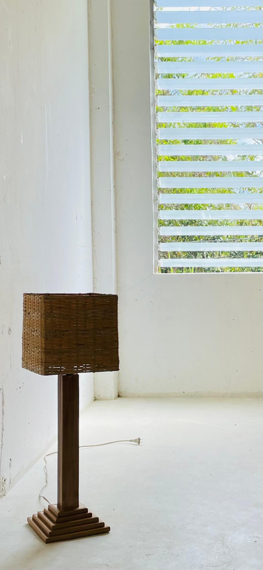 Step' table lamp, style of Peter Blake. from fine strips of bamboo cube shade is woven bamboo original from Peter Blake 1987. Fabulous modernist mid-century feel to this lamp fanatic proportions.

lamp  

52cm high without shade
70cm with shade