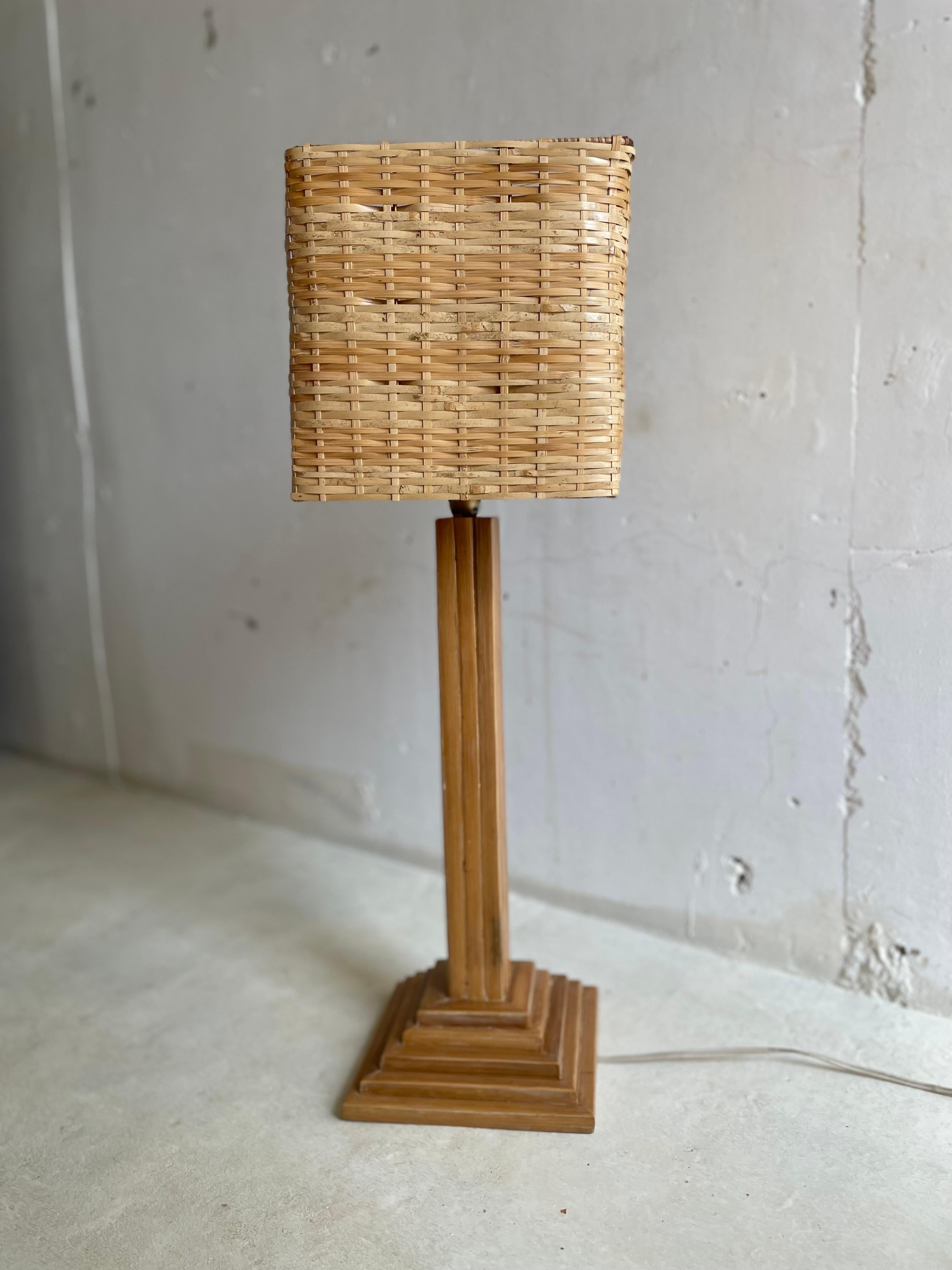 Mid-Century Modern Lampe de table moderniste en bambou style Peter Blake en vente
