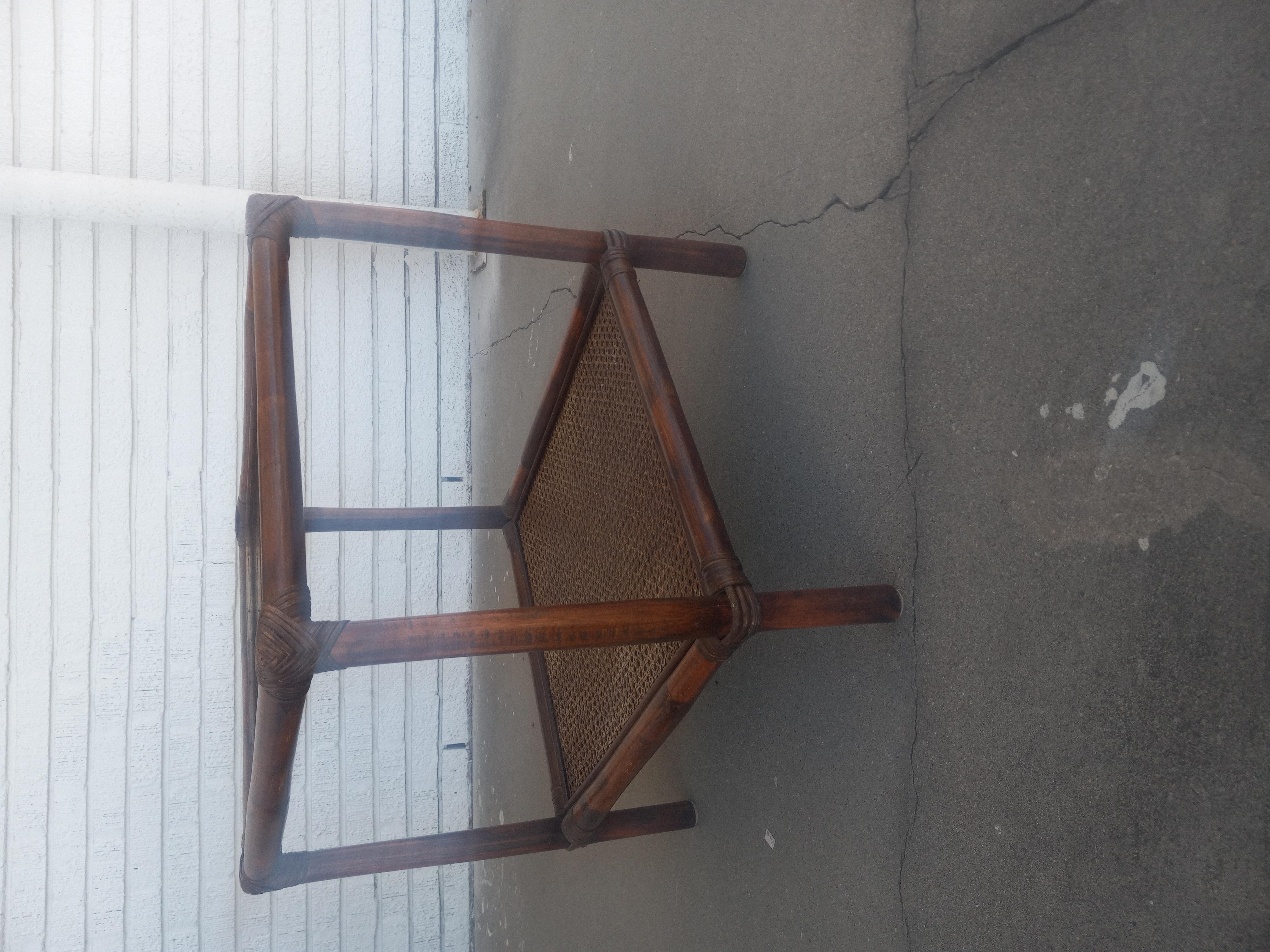 Table d'appoint en verre et bambou 

 18”x20”x20”