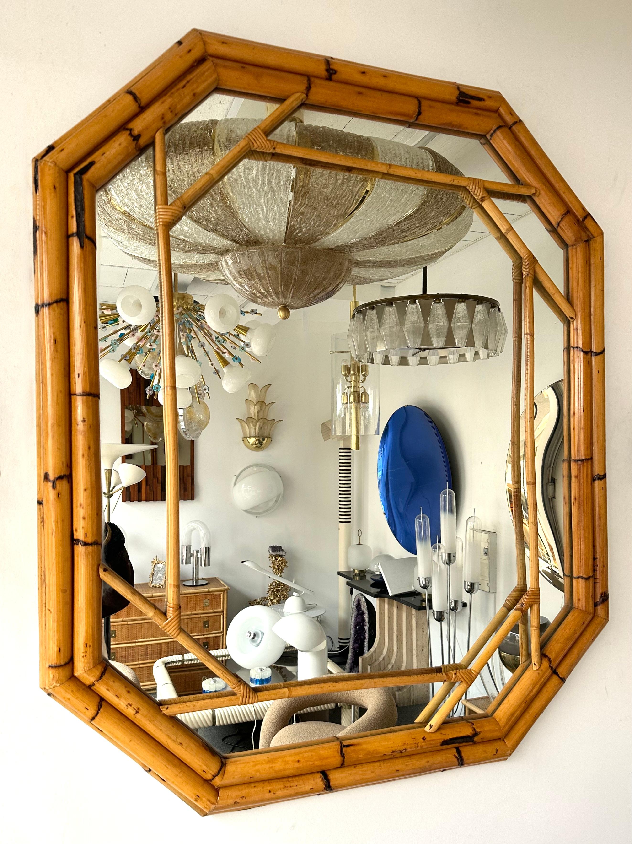 Fin du 20e siècle Miroir octogonal perlé en bambou de Vivai Del Sud. Italie, 1970 en vente