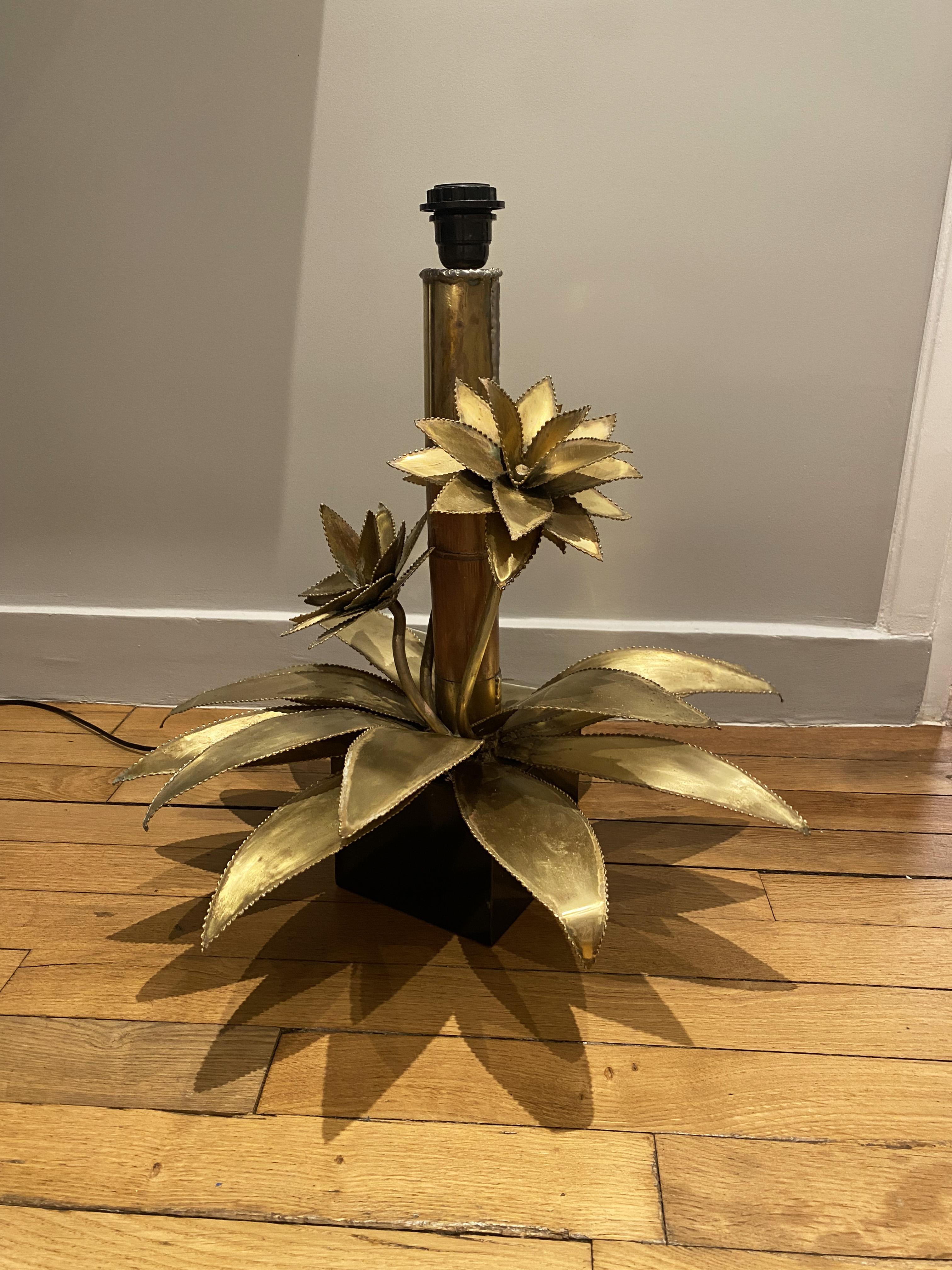 Bamboo « Palm » Table Lampe by Christian Techoueyres for Maison Jansen, in patined brass leaves soldered with tin and bamboo.
1970s.