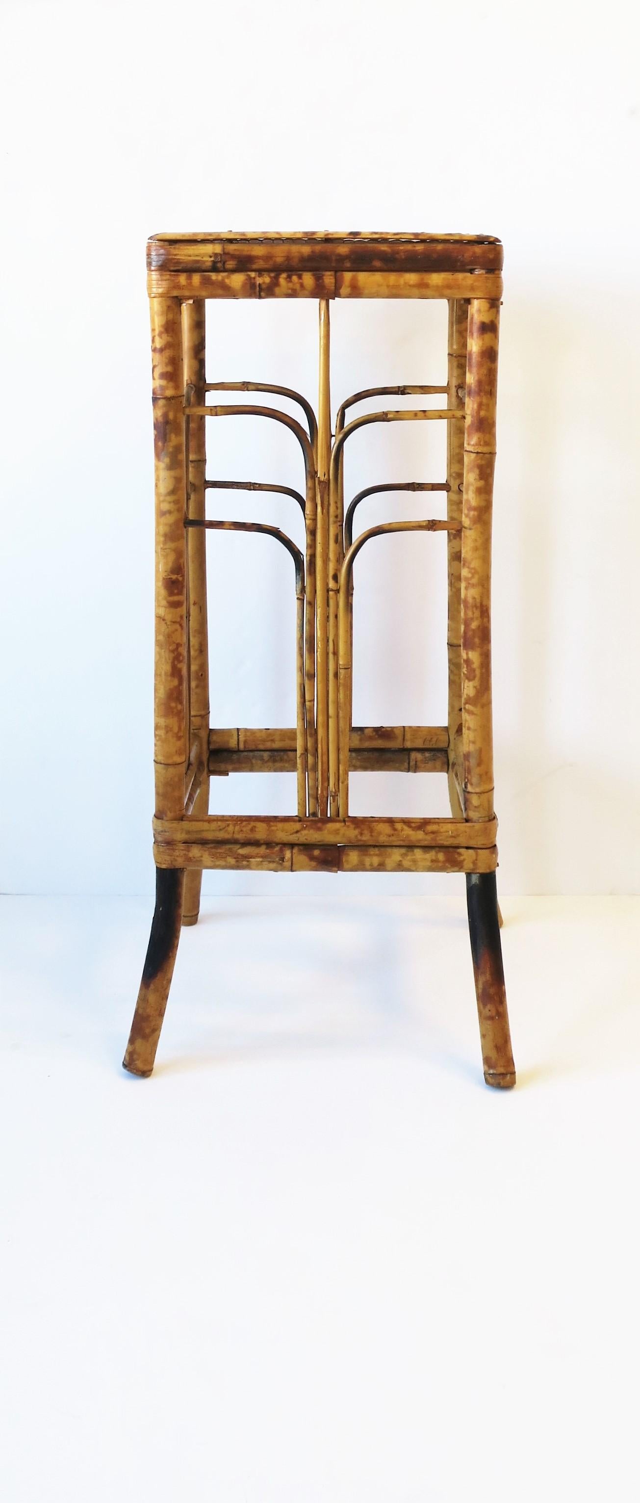 Wicker Bamboo Pedestal Pillar Column Stand In Good Condition For Sale In New York, NY