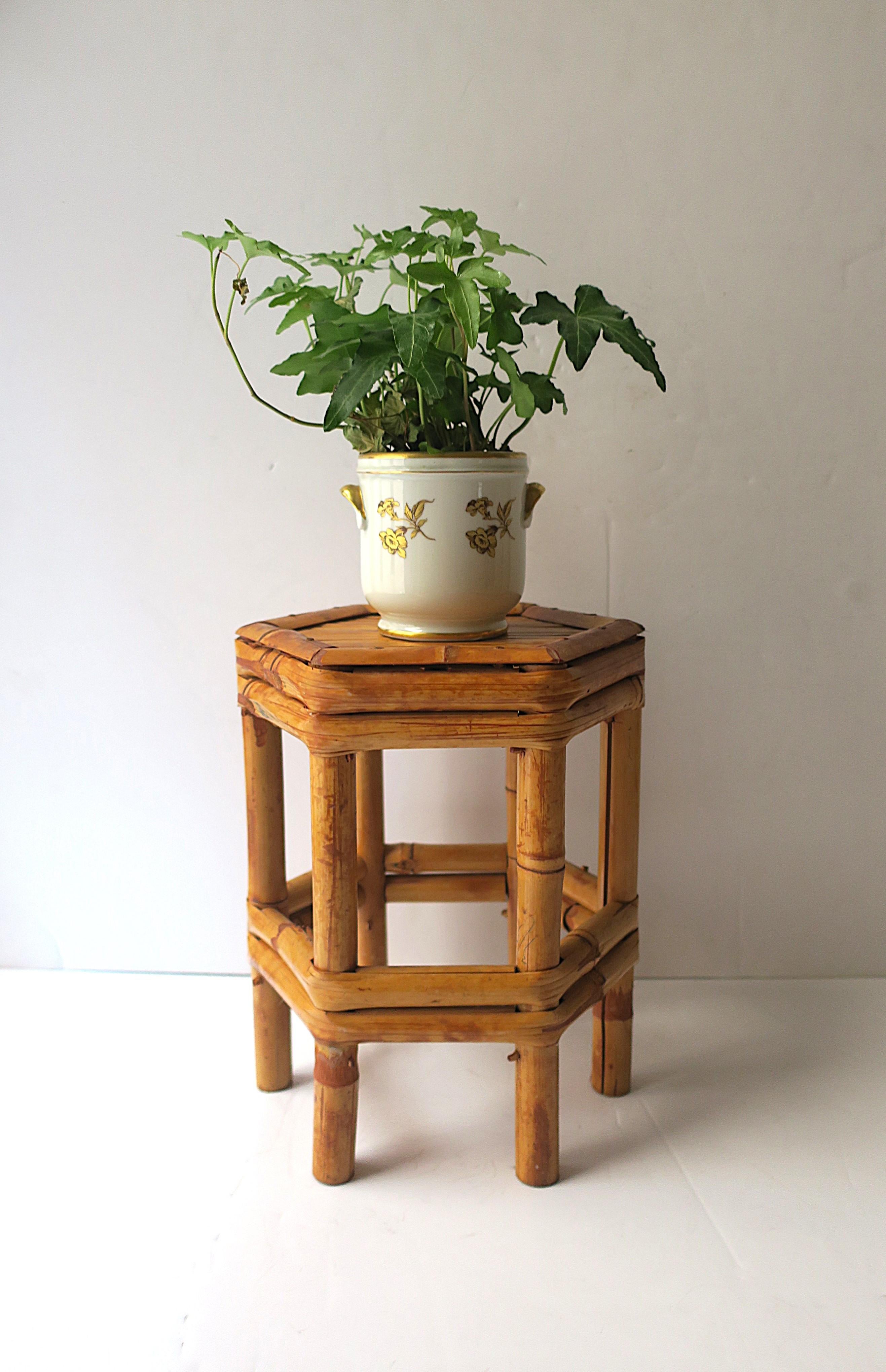 Bamboo Pedestal Plant Stand im Zustand „Gut“ im Angebot in New York, NY