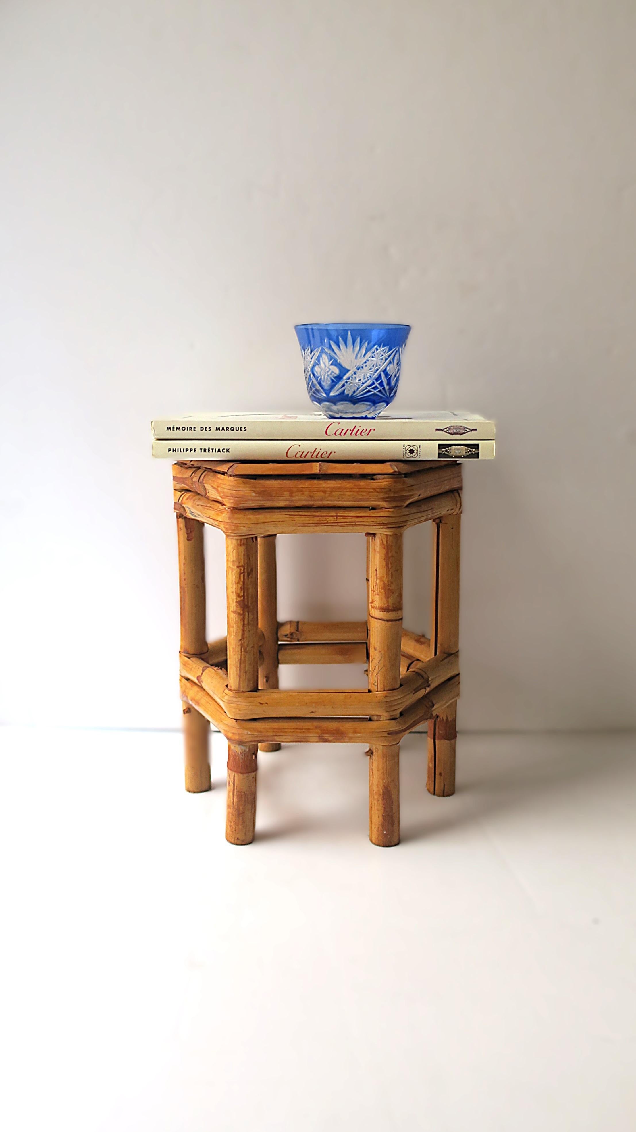 Bamboo Pedestal Plant Stand (Bambus) im Angebot