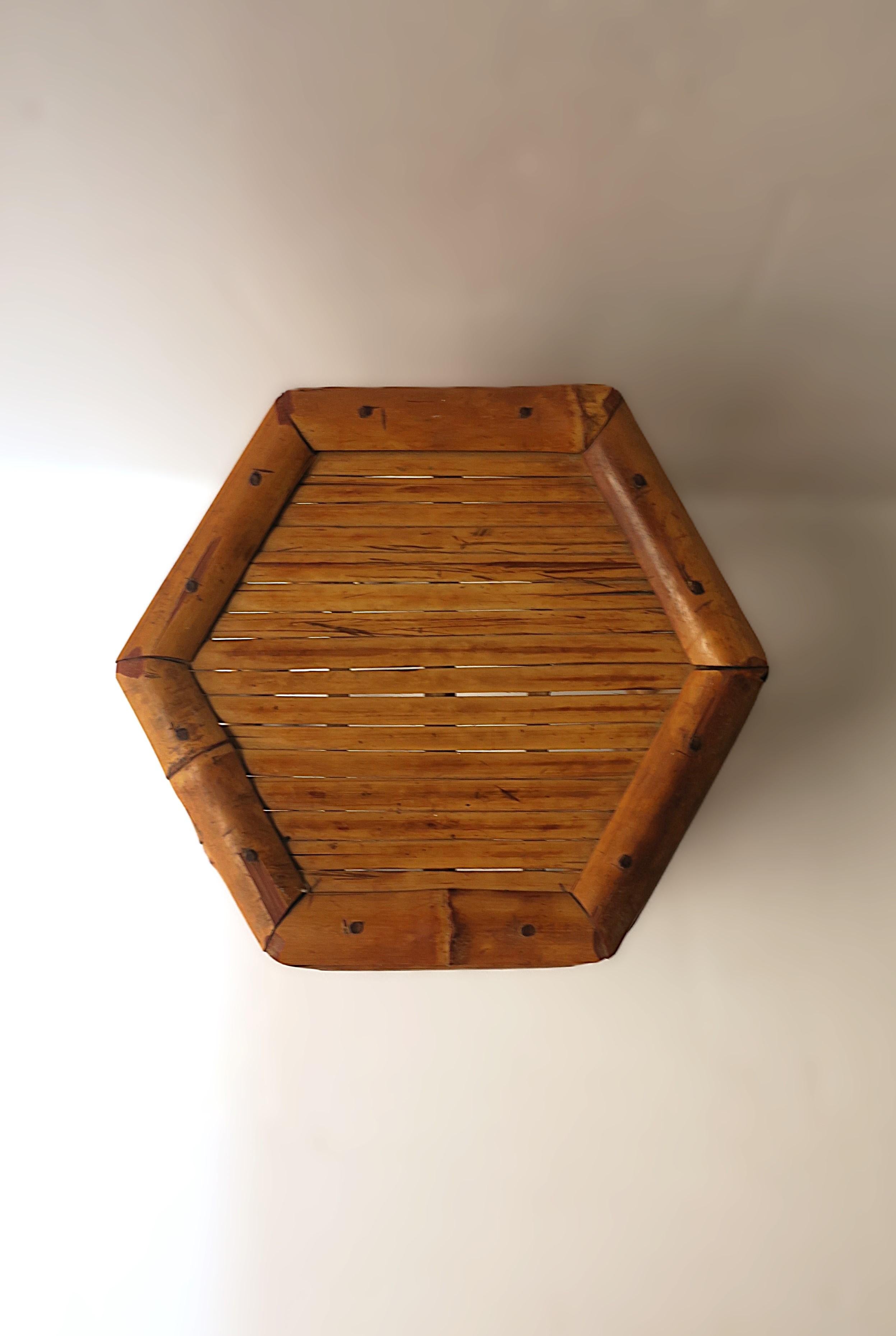 Bamboo Pedestal Plant Stand im Angebot 3