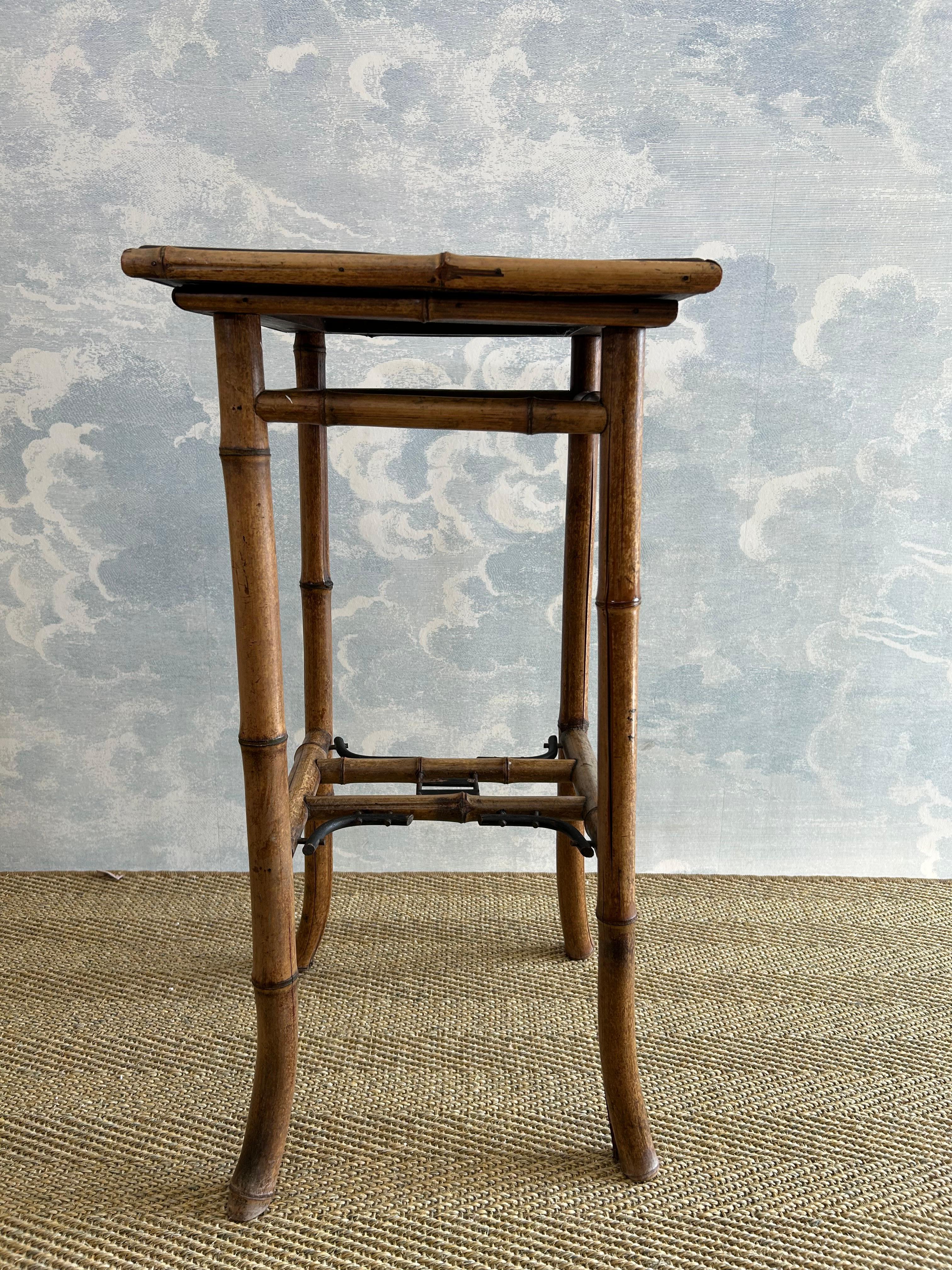 XIXe siècle Bamboo Pedestal Table with Hand Painted Bird And Flower Motif, France, 19th Cent en vente