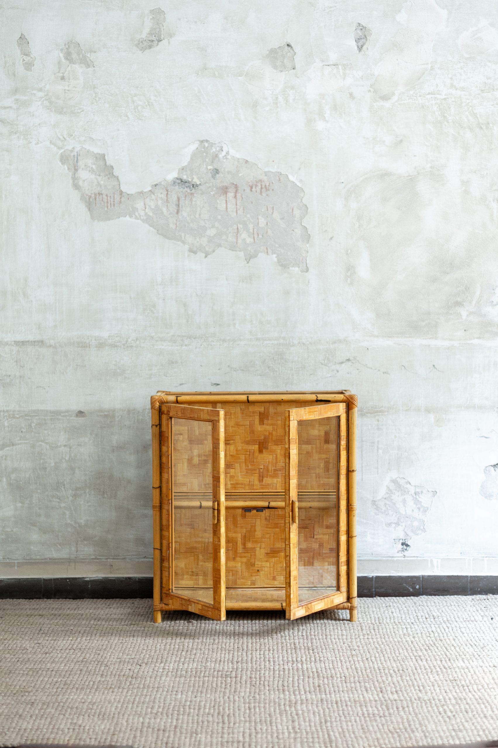 Bamboo, Pressed Bamboo and Glass Display Cabinet – 1970s In Good Condition For Sale In Roma, RM