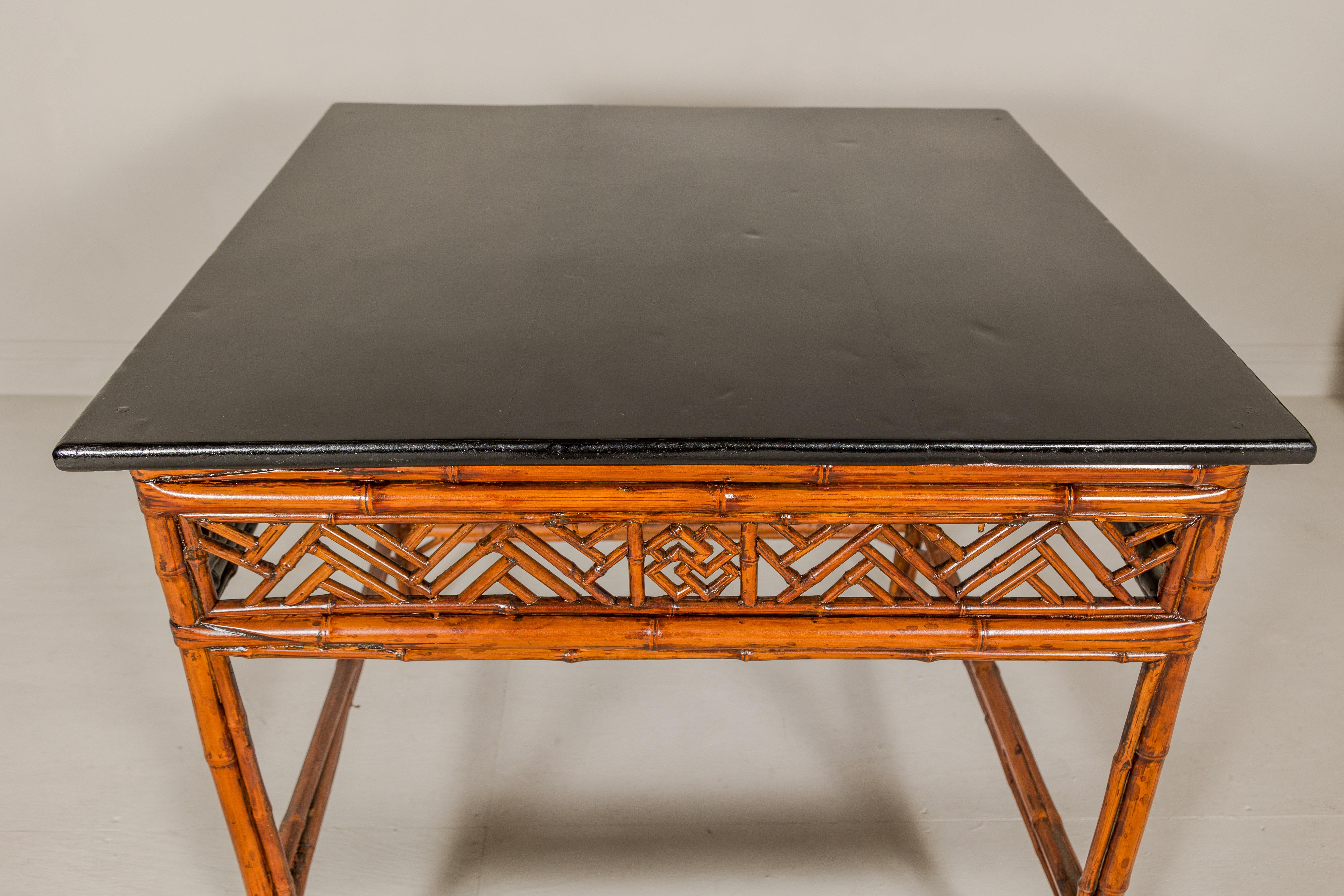 Bamboo Qing Dynasty Center Table mit geometrischer Schürze und schwarz lackierter Platte im Angebot 8