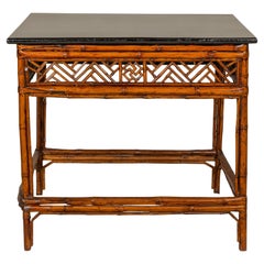 Bamboo Qing Dynasty Center Table mit geometrischer Schürze und schwarz lackierter Platte