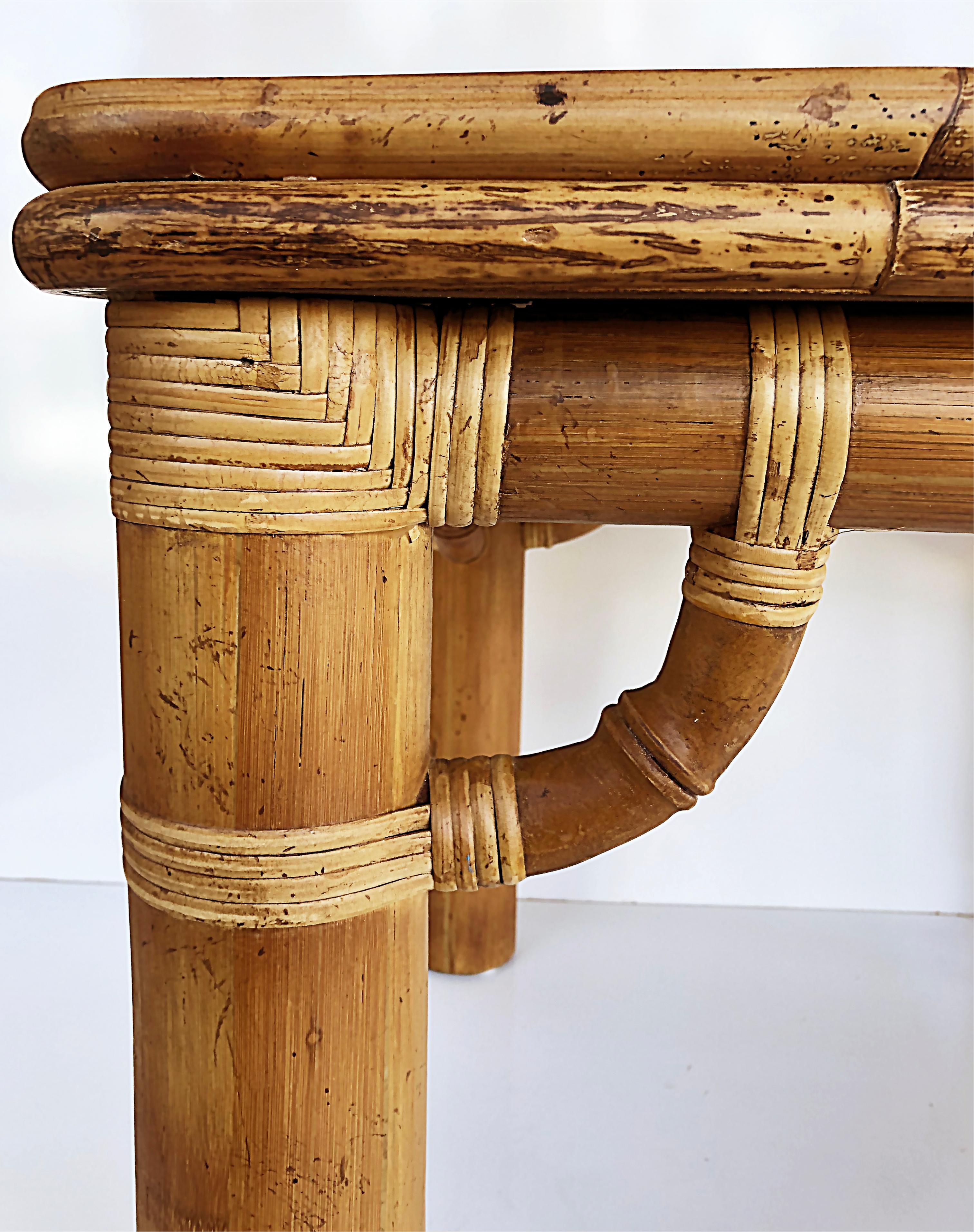 Beistelltisch aus Bambus, Rattan und Schilf, Maitland Smith zugeschrieben (Philippinisch) im Angebot