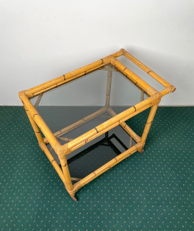 Bamboo Rattan and Smoked Glass Bar Serving Cart Trolley, Italy, 1960s In Good Condition For Sale In Rome, IT