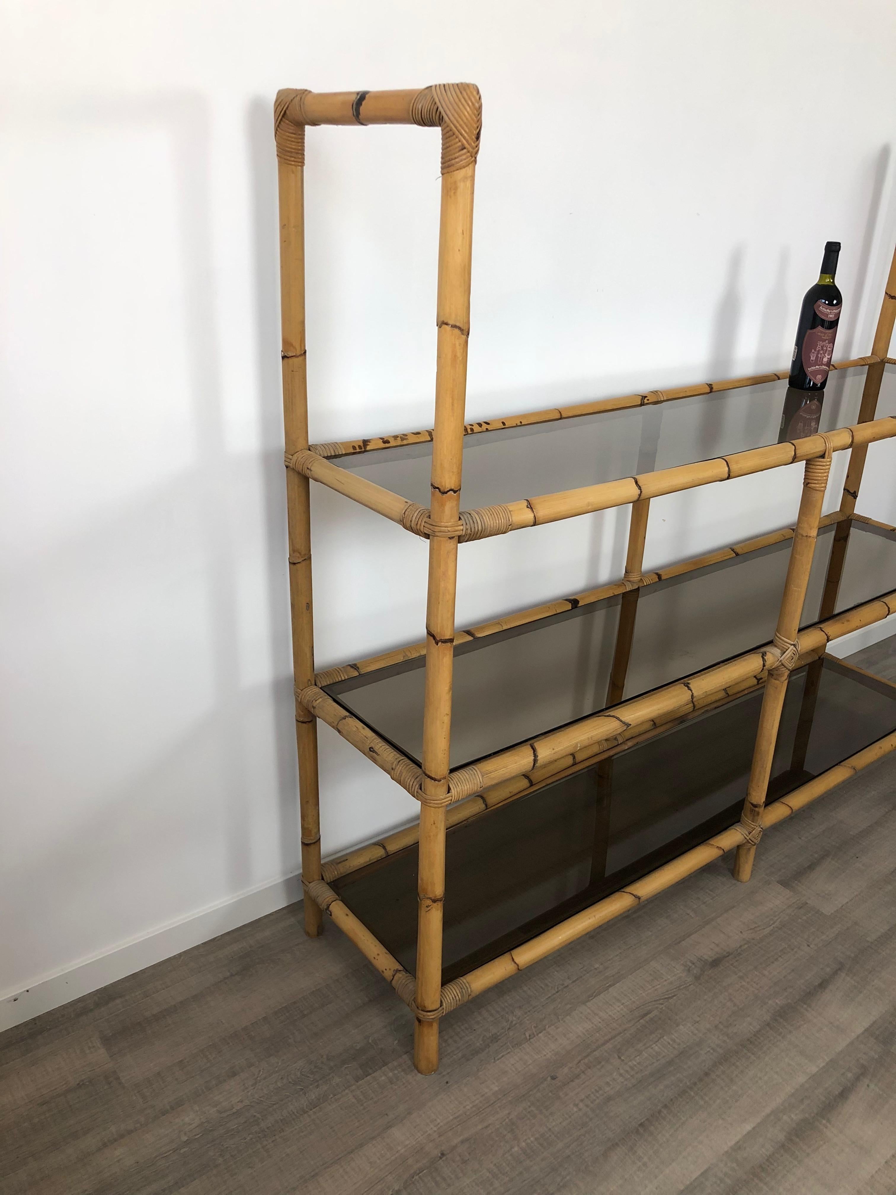 Bamboo Rattan and Smoked Glass Console Bookcase Étagère, Italy, 1960s In Good Condition For Sale In Rome, IT