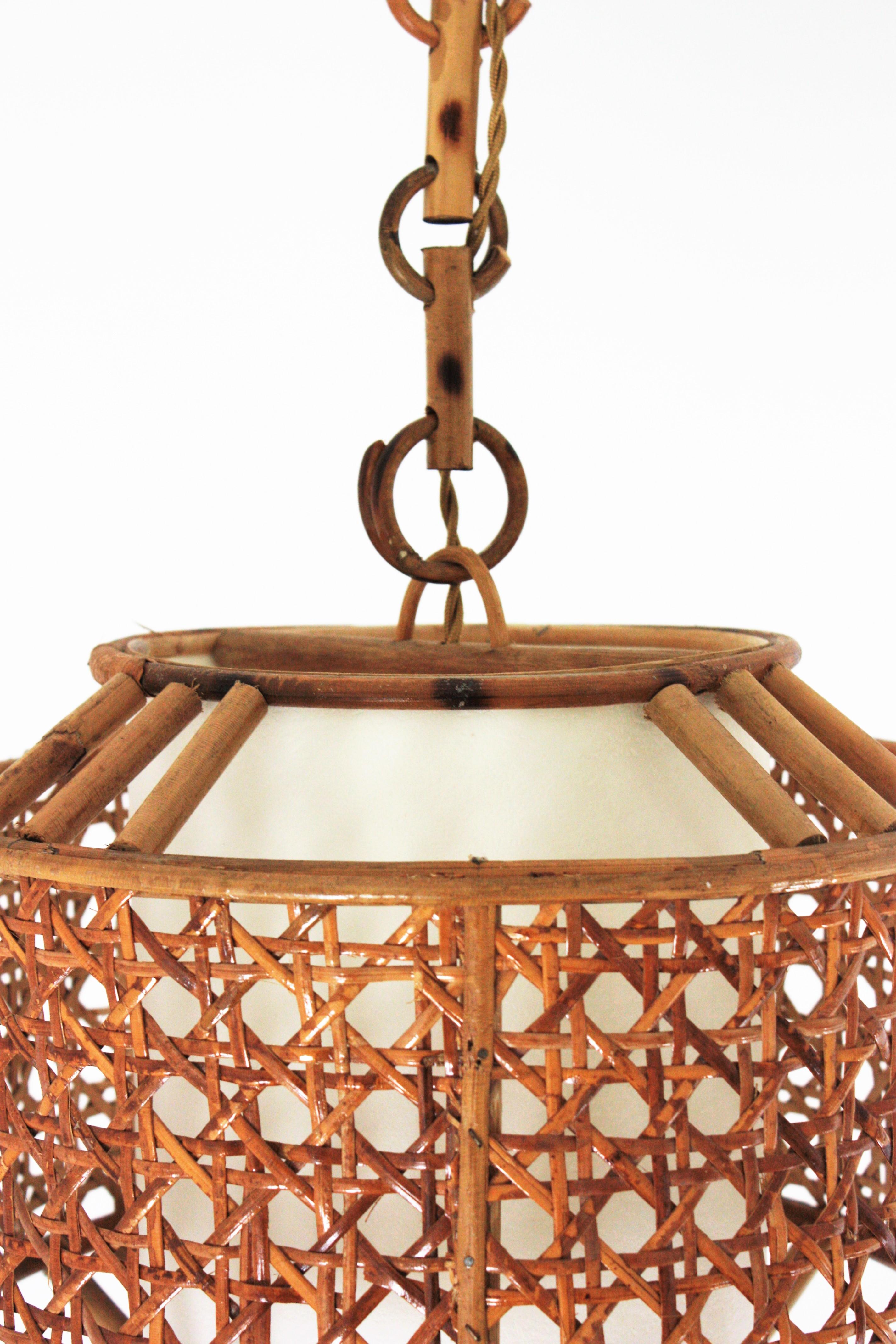 Lampe à suspension ou lanterne tambour en bambou, rotin et osier tissé  en vente 8