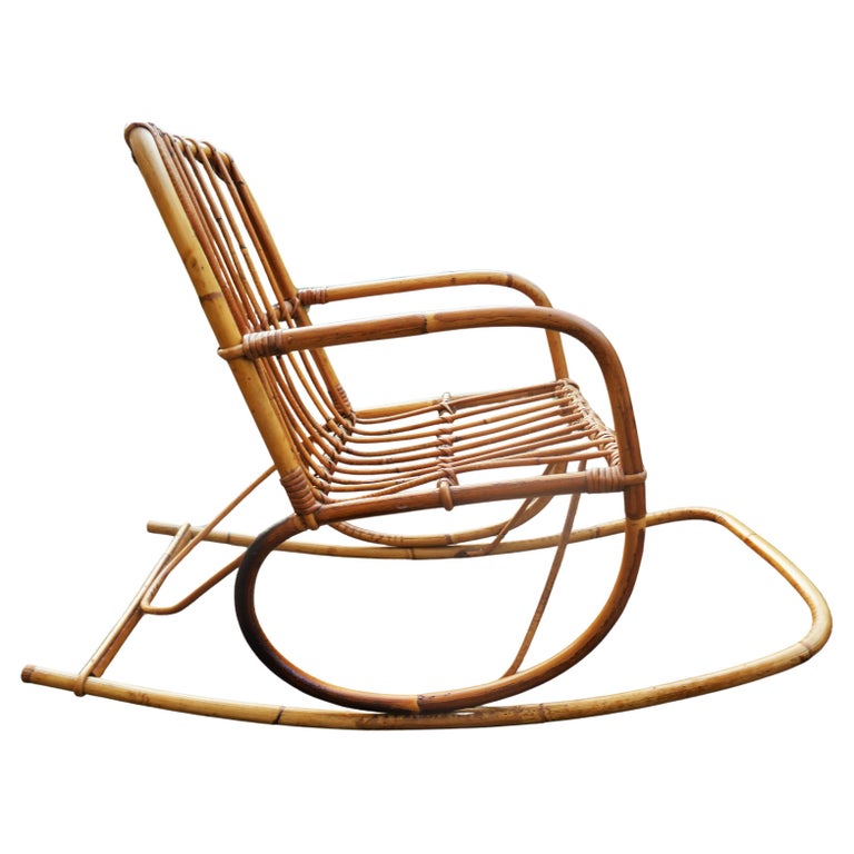 Baby-Schaukelstuhl aus Bambus-Rattan im Angebot bei 1stDibs Deutschland